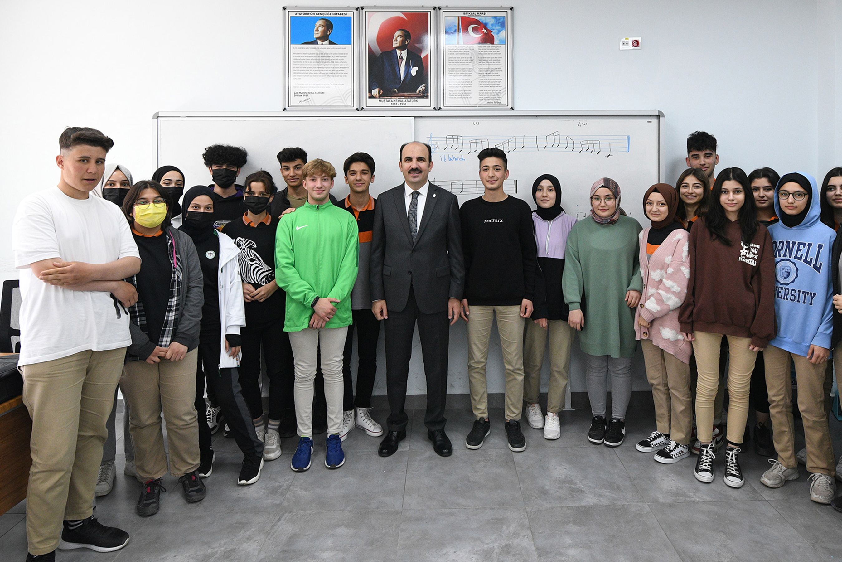 Lise Son Sınıf Öğrencilerine 1.500 TL'lik Desteğin İlk Bölümü 15 Kasım'da Ödenecek