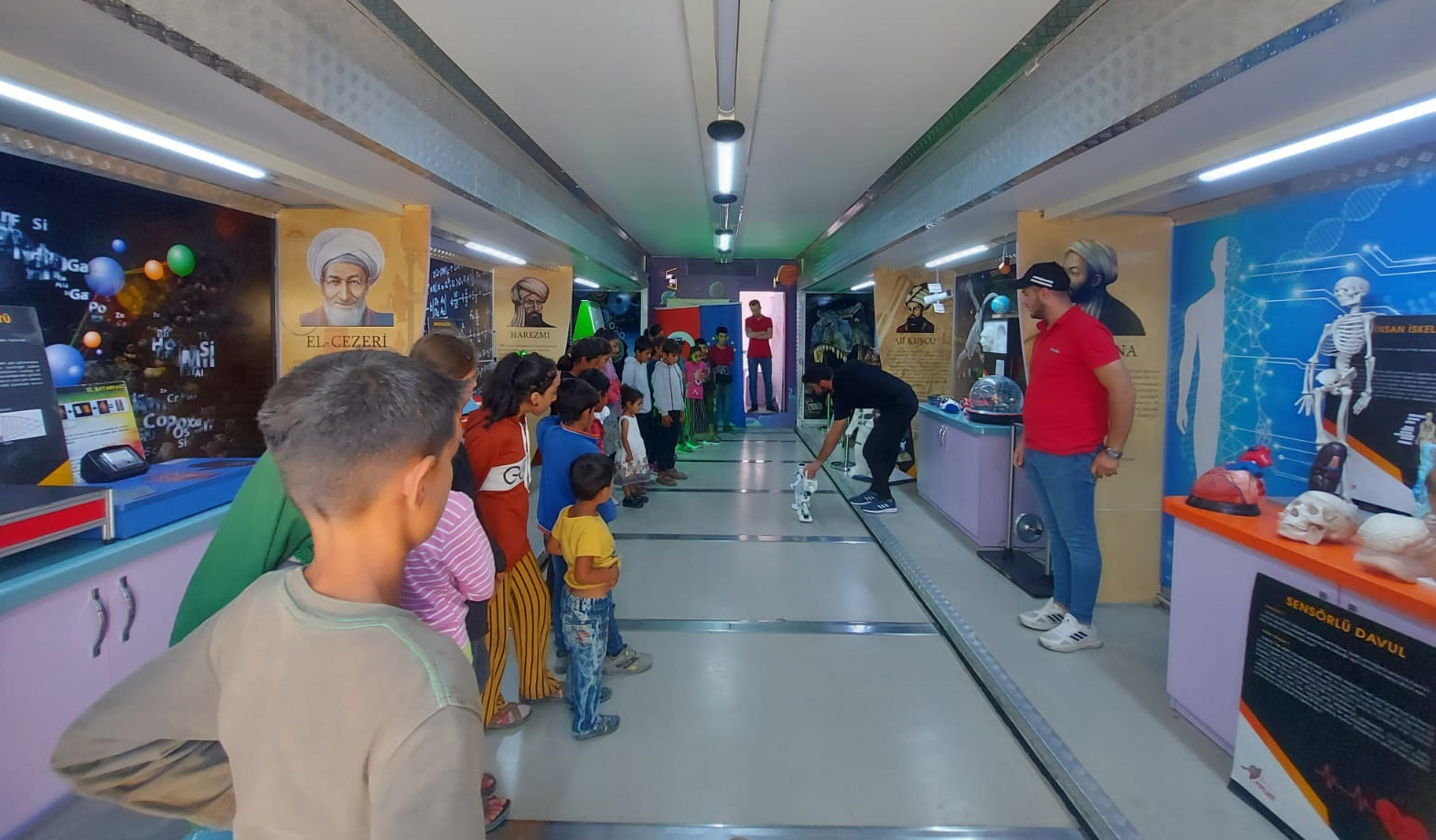 Mevsimlik İşçilerin Çocukları Bilim Tırı'yla Tanıştı