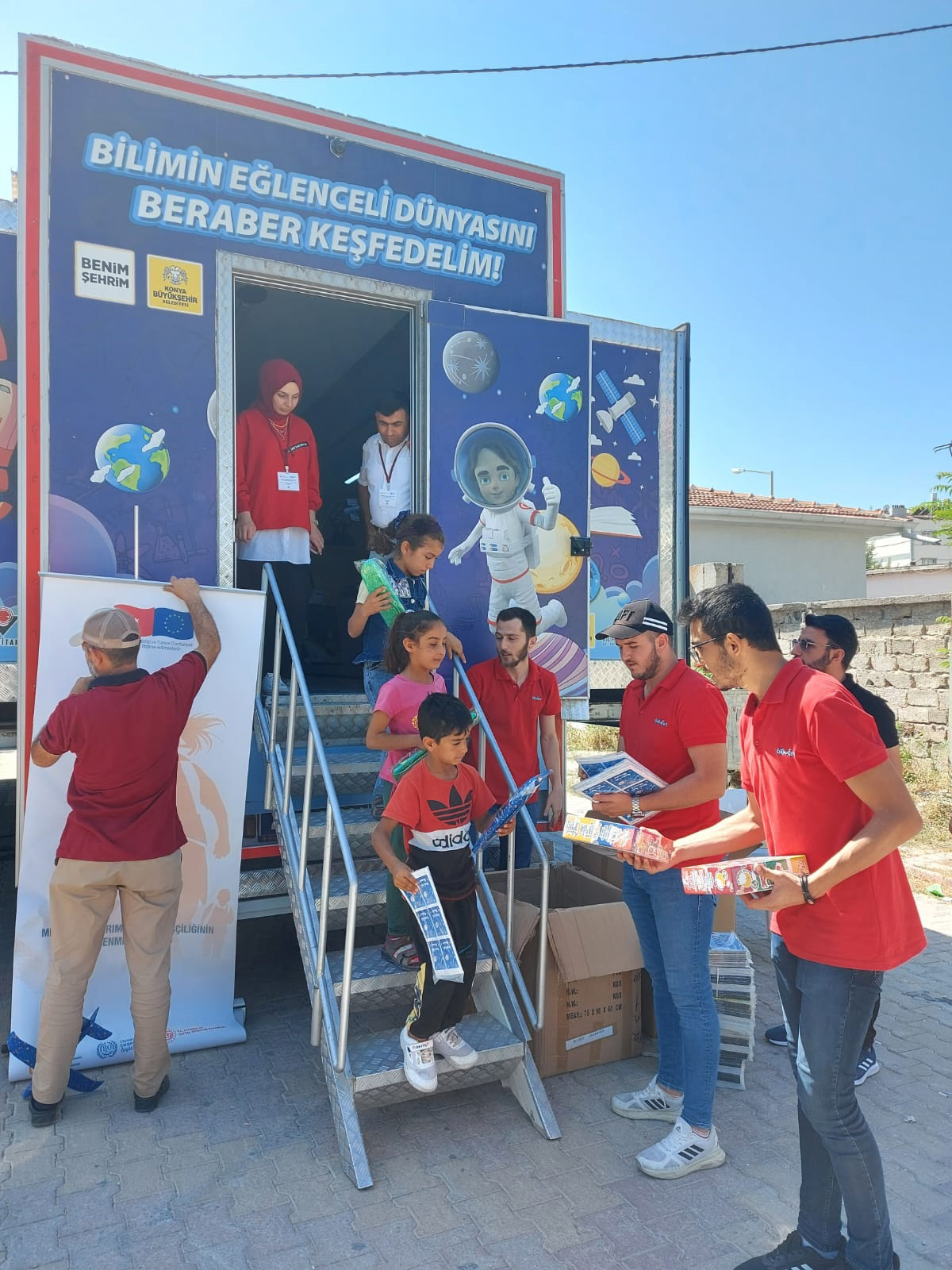 Mevsimlik İşçilerin Çocukları Bilim Tırı'yla Tanıştı