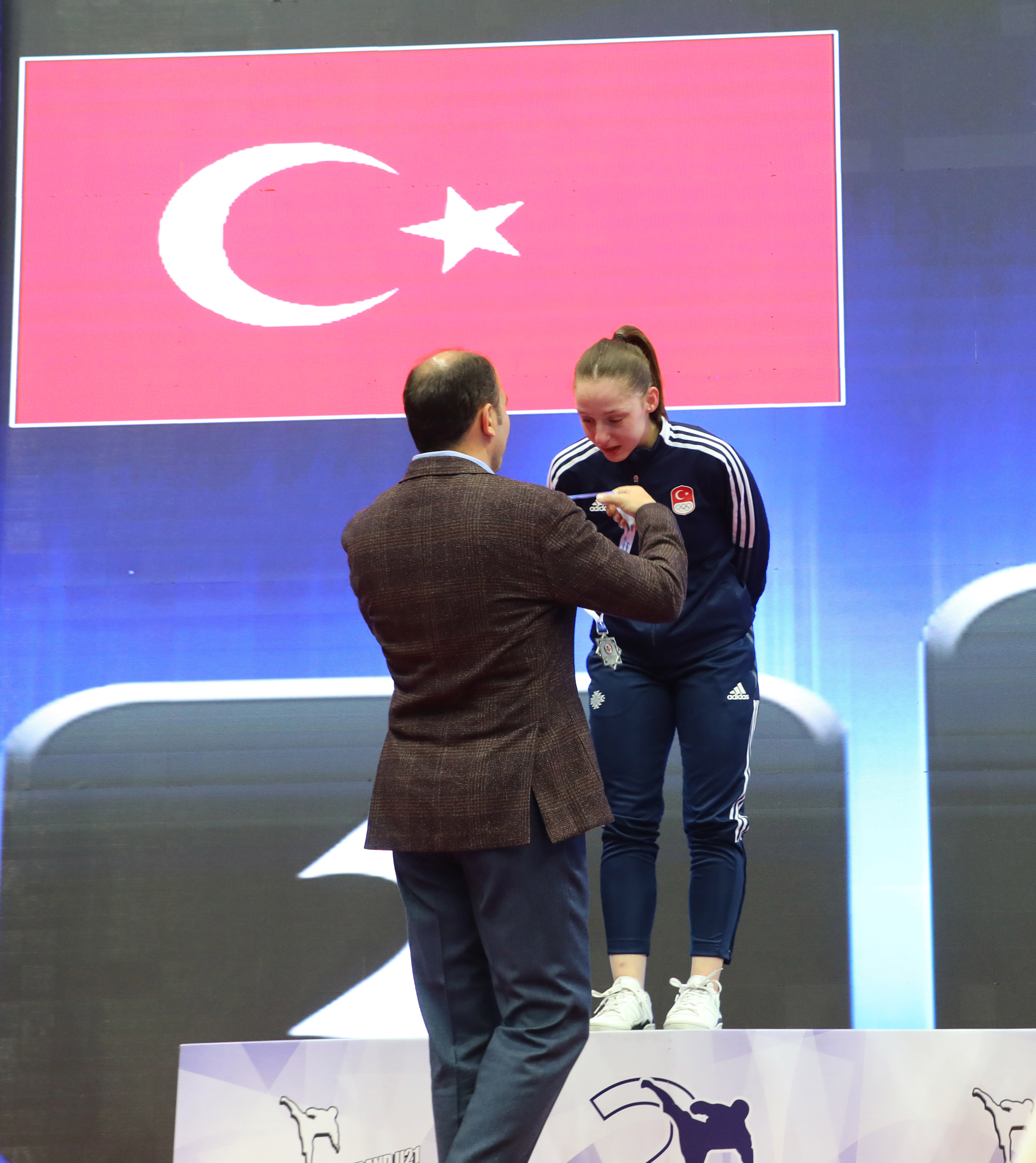 Başkan Altay Karate Şampiyonasında Dereceye Giren Sporculara Madalyalarını Verdi