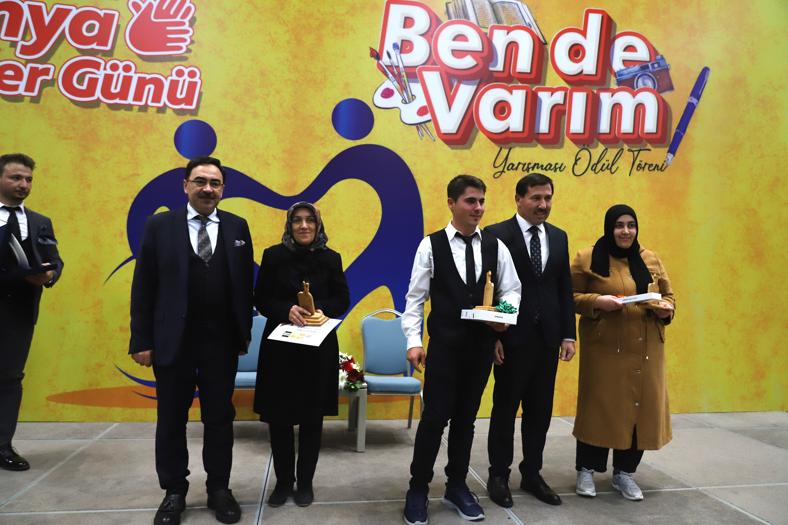 Konya'daki Engelli Derneklerinin Üyeleri Engelliler Günü Programında Buluştu