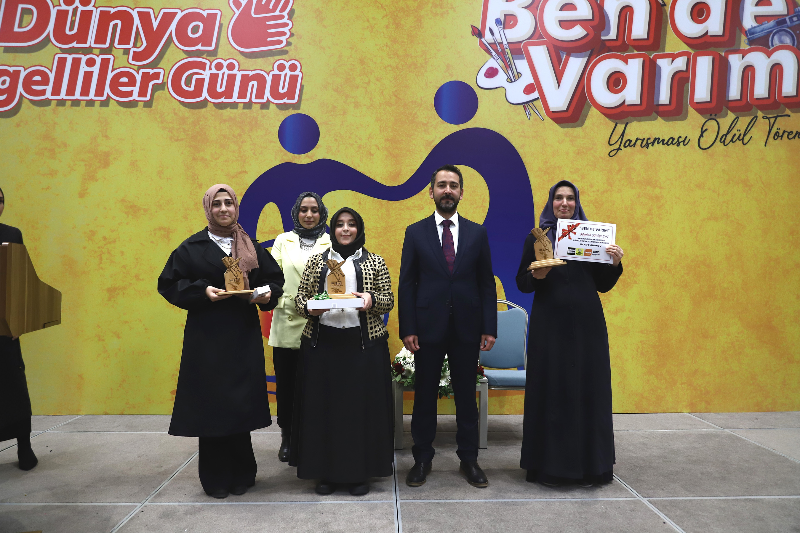 Konya'daki Engelli Derneklerinin Üyeleri Engelliler Günü Programında Buluştu
