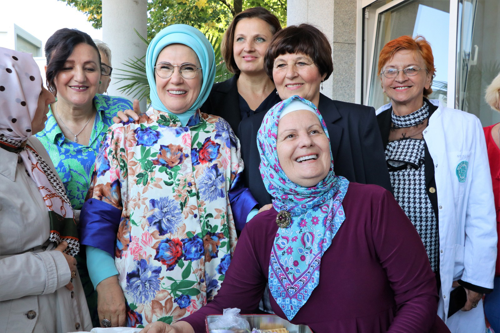 Emine Erdoğan Hanımefendi Saraybosna KOMEK Sergisini Ziyaret Etti  