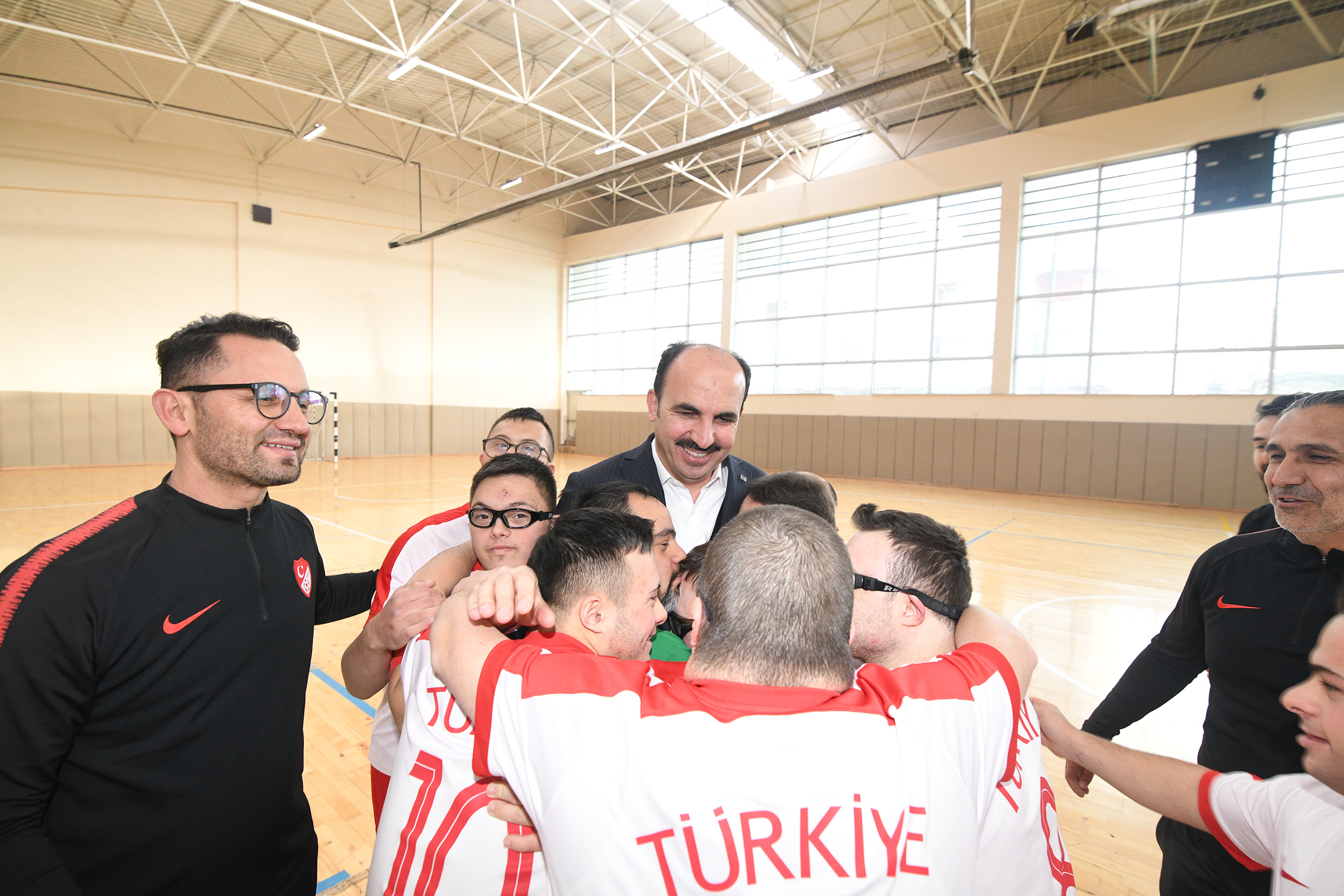 Başkan Altay Down Sendromlular Futsal Milli Takımı Kampını Ziyaret Etti