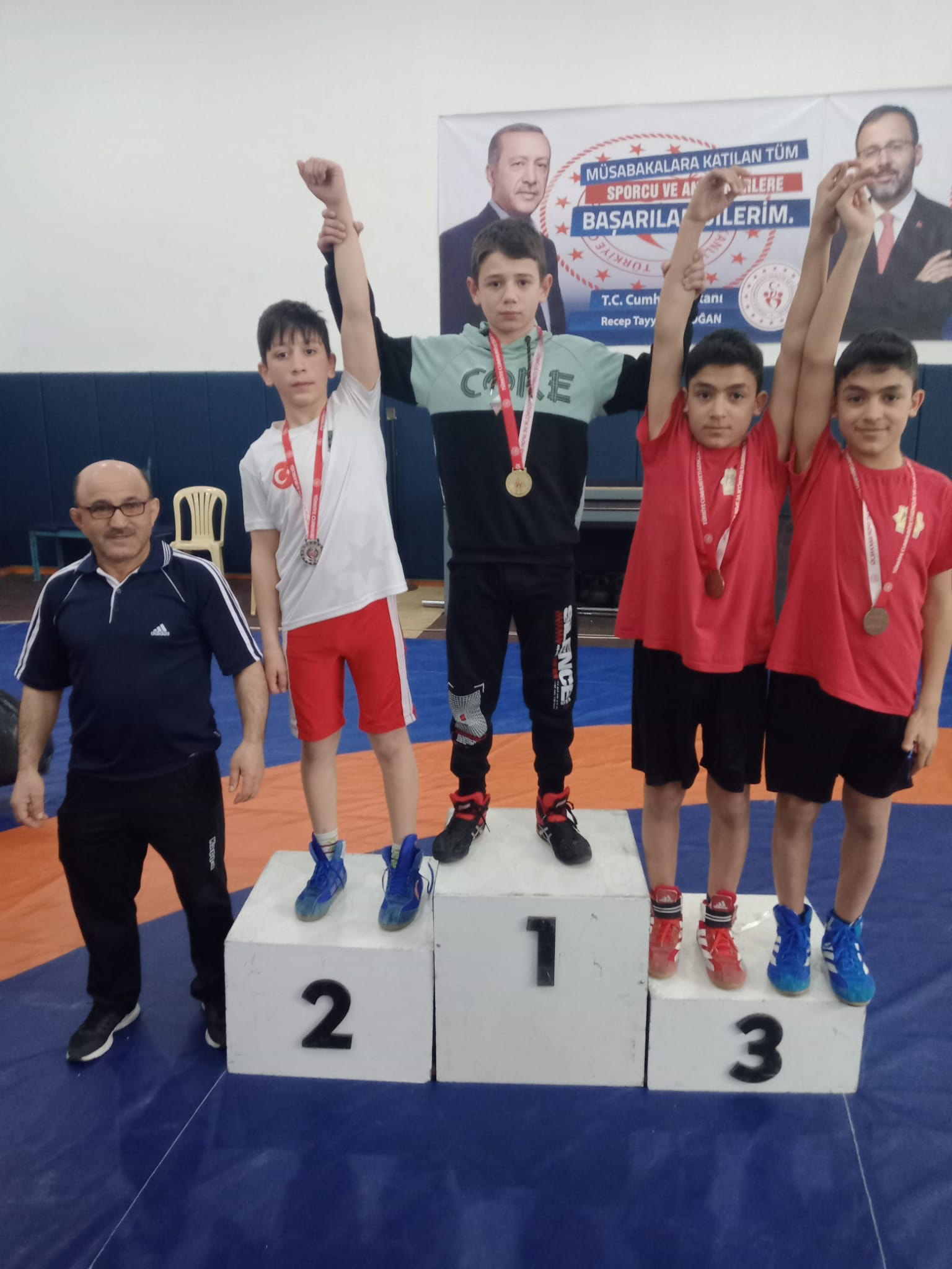 Büyükşehir Belediyesporlu Küçük Pehlivanlardan İki Madalya