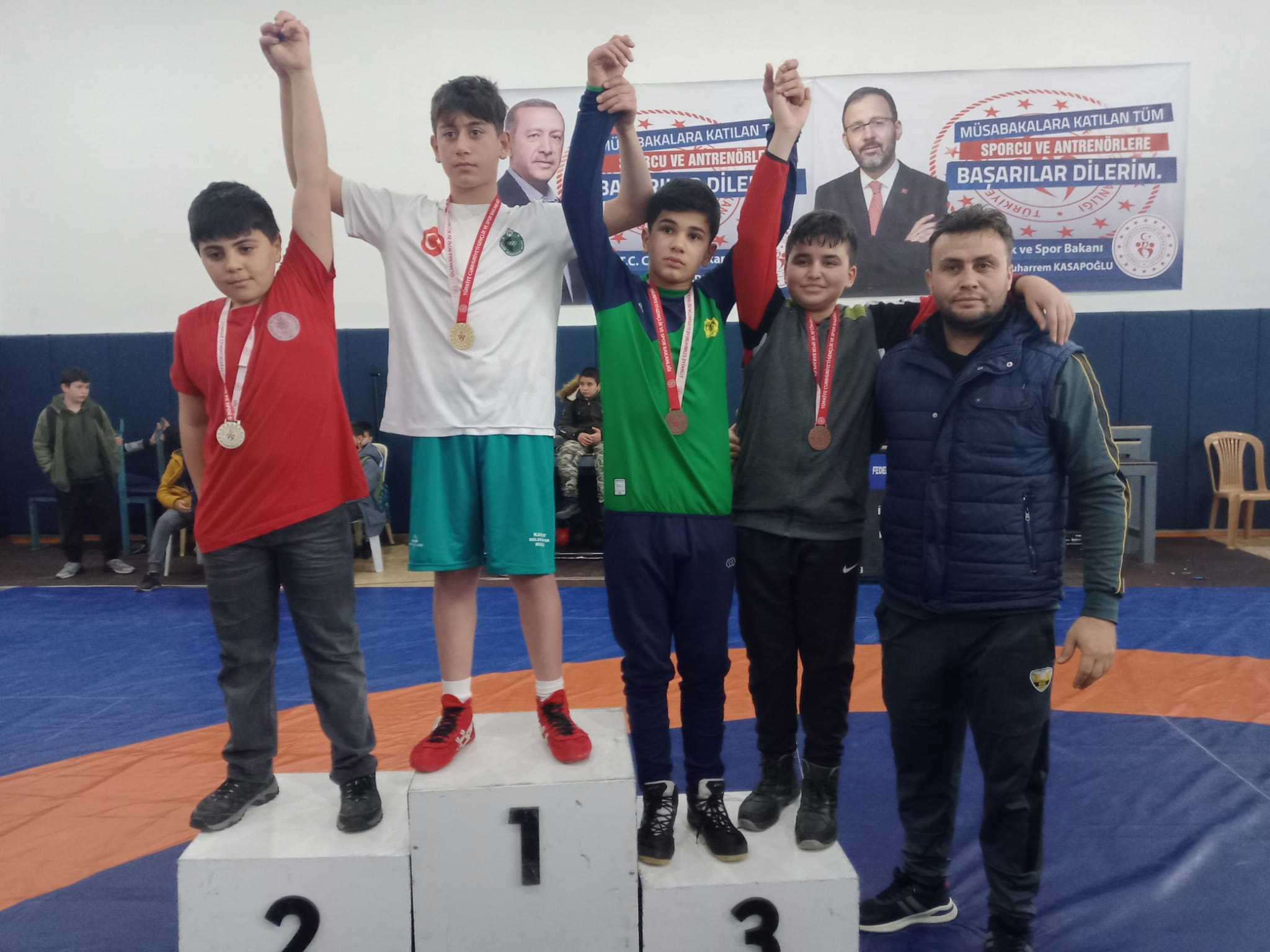 Büyükşehir Belediyesporlu Küçük Pehlivanlardan İki Madalya