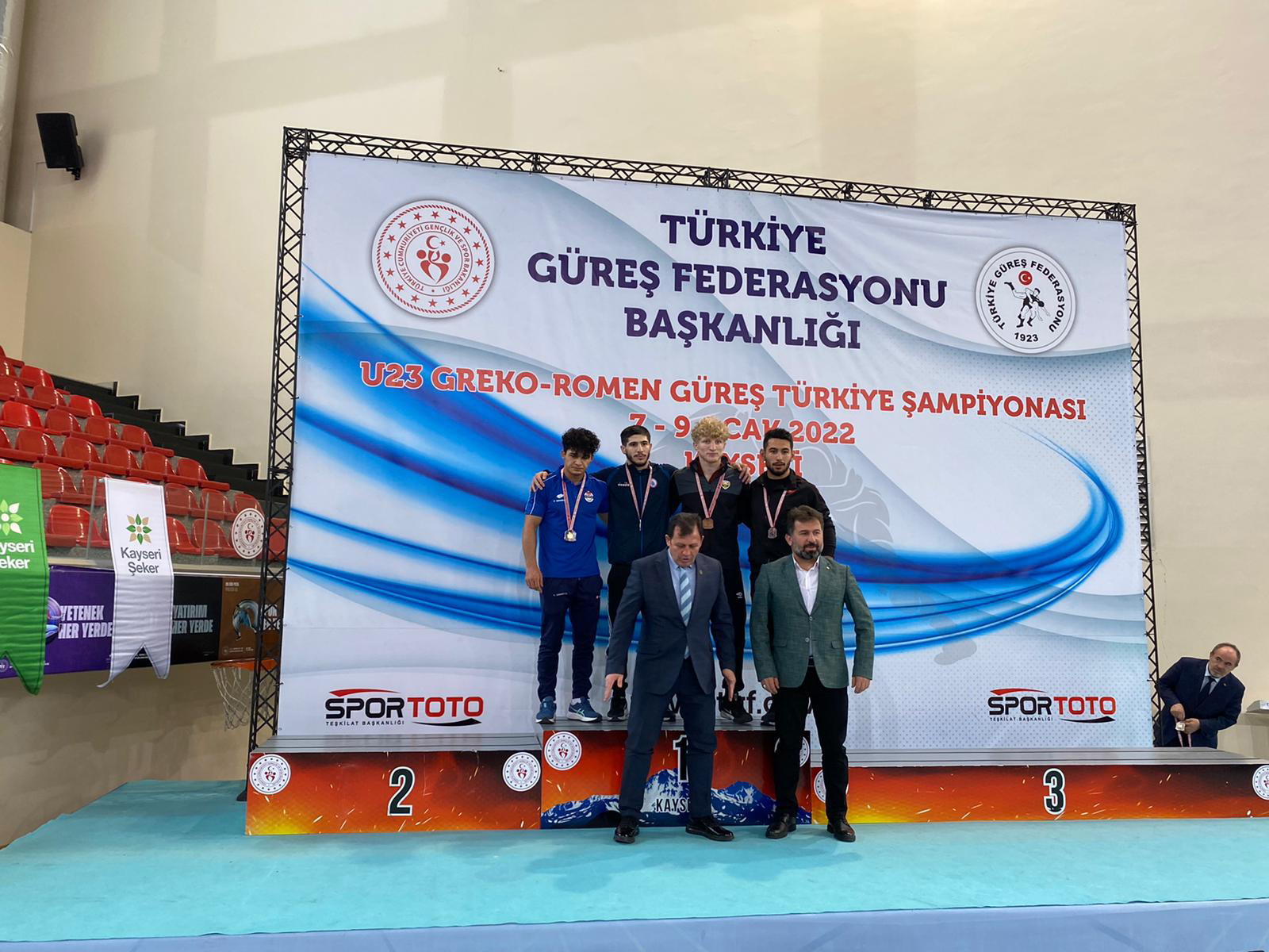 Sporcularımızdan Güreşte ve Atletizmde 3 Madalya 