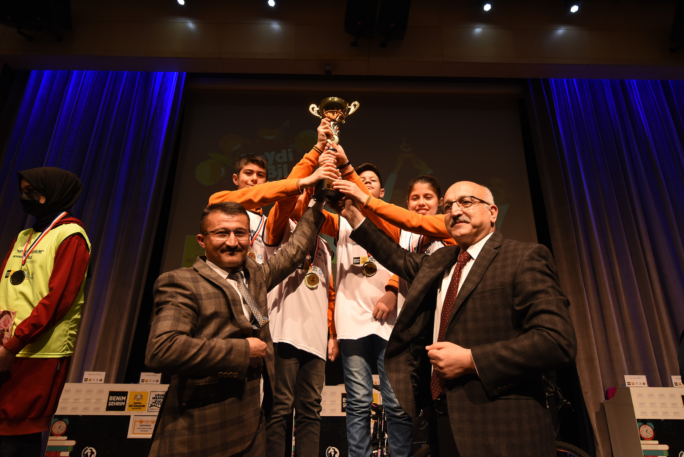 Başkan Altay 'Haydi Bil Bakalım' Finalinde Öğrencilerin Heyecanına Ortak Oldu 
