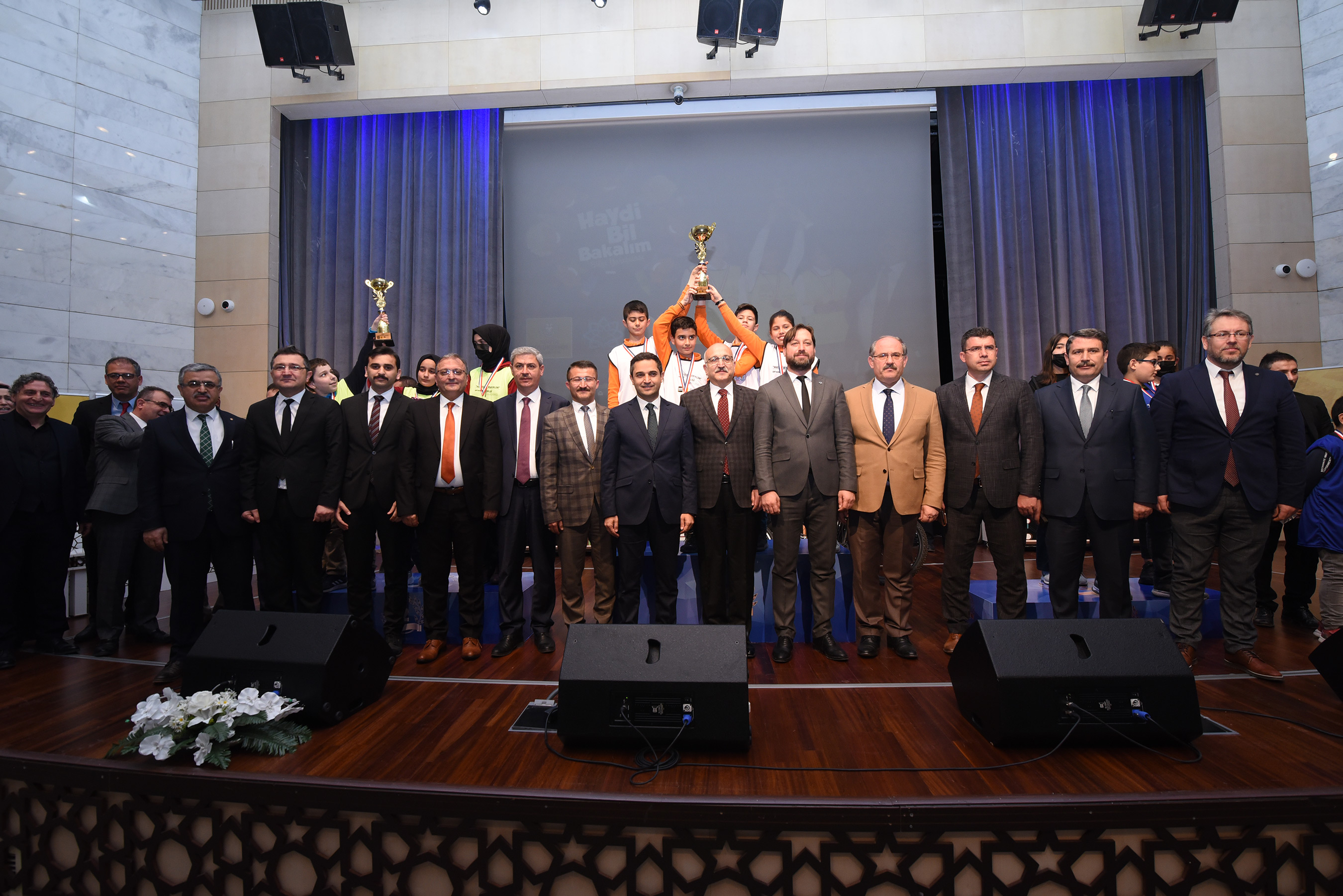 Başkan Altay 'Haydi Bil Bakalım' Finalinde Öğrencilerin Heyecanına Ortak Oldu 