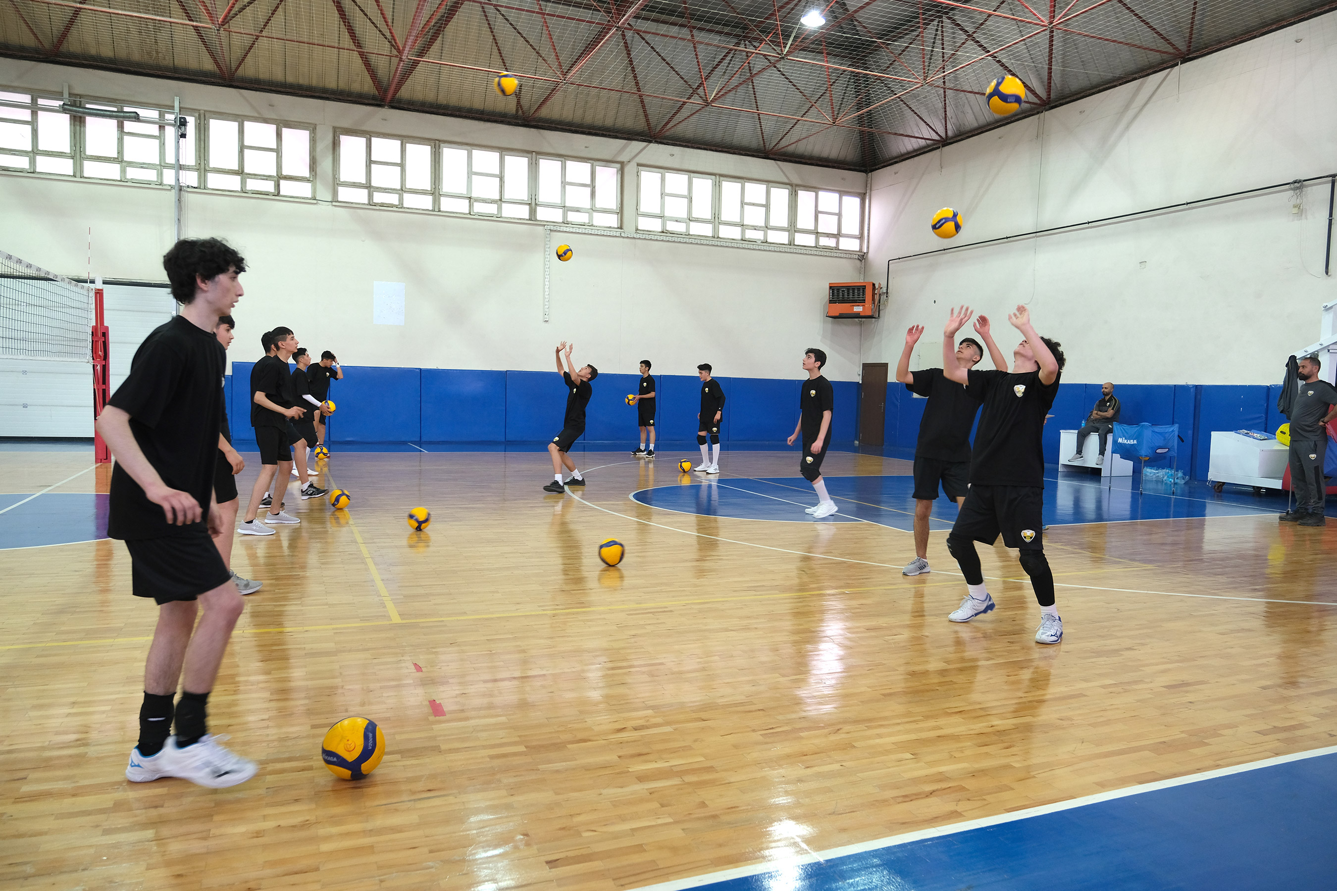 Genç Voleybolcular Gelişim Kampında Buluştu