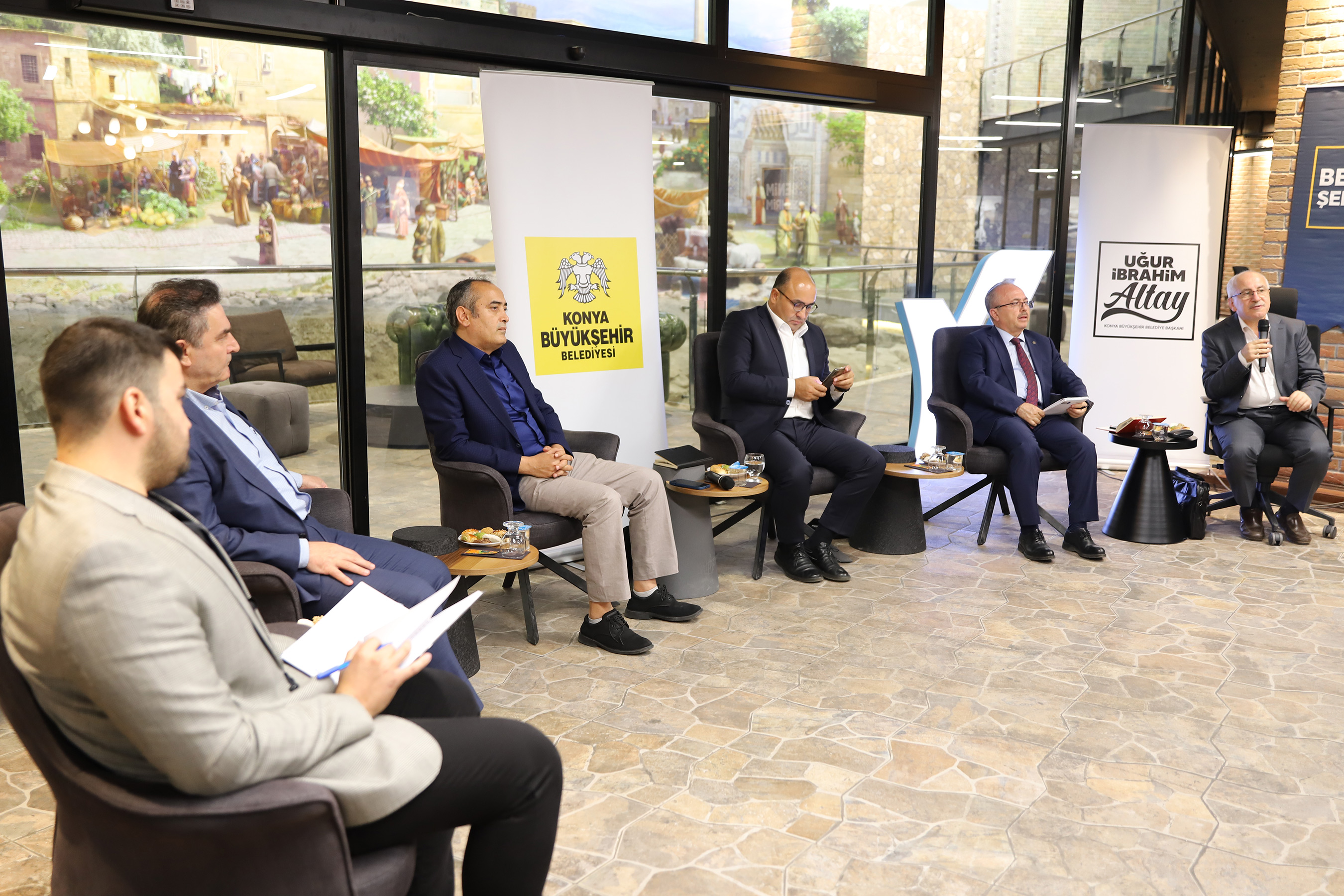 Kapsül'de Türkiye'nin Dış Politikası Konuşuldu
