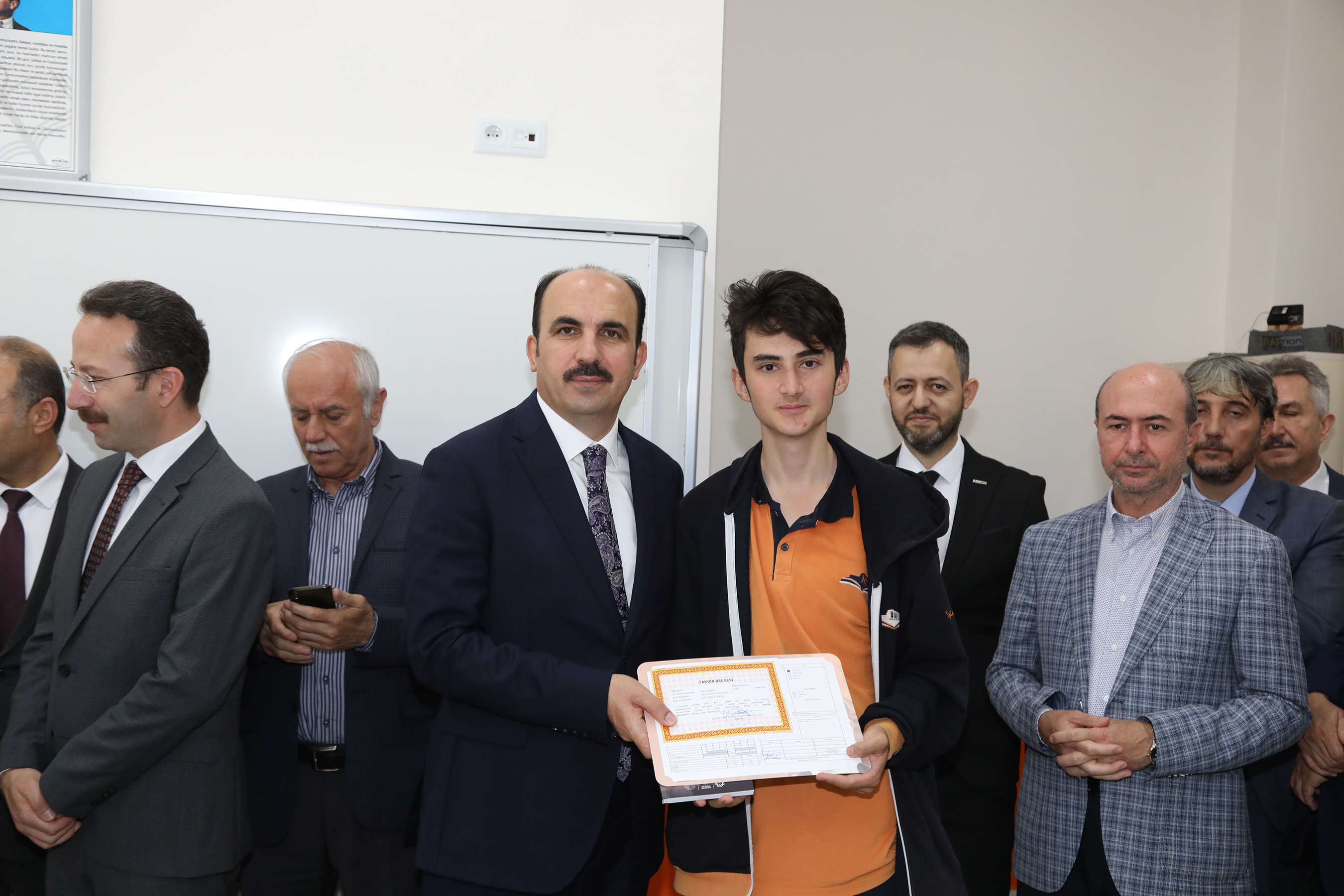 Başkan Altay Öğrencilerin Karne Heyecanına Ortak Oldu