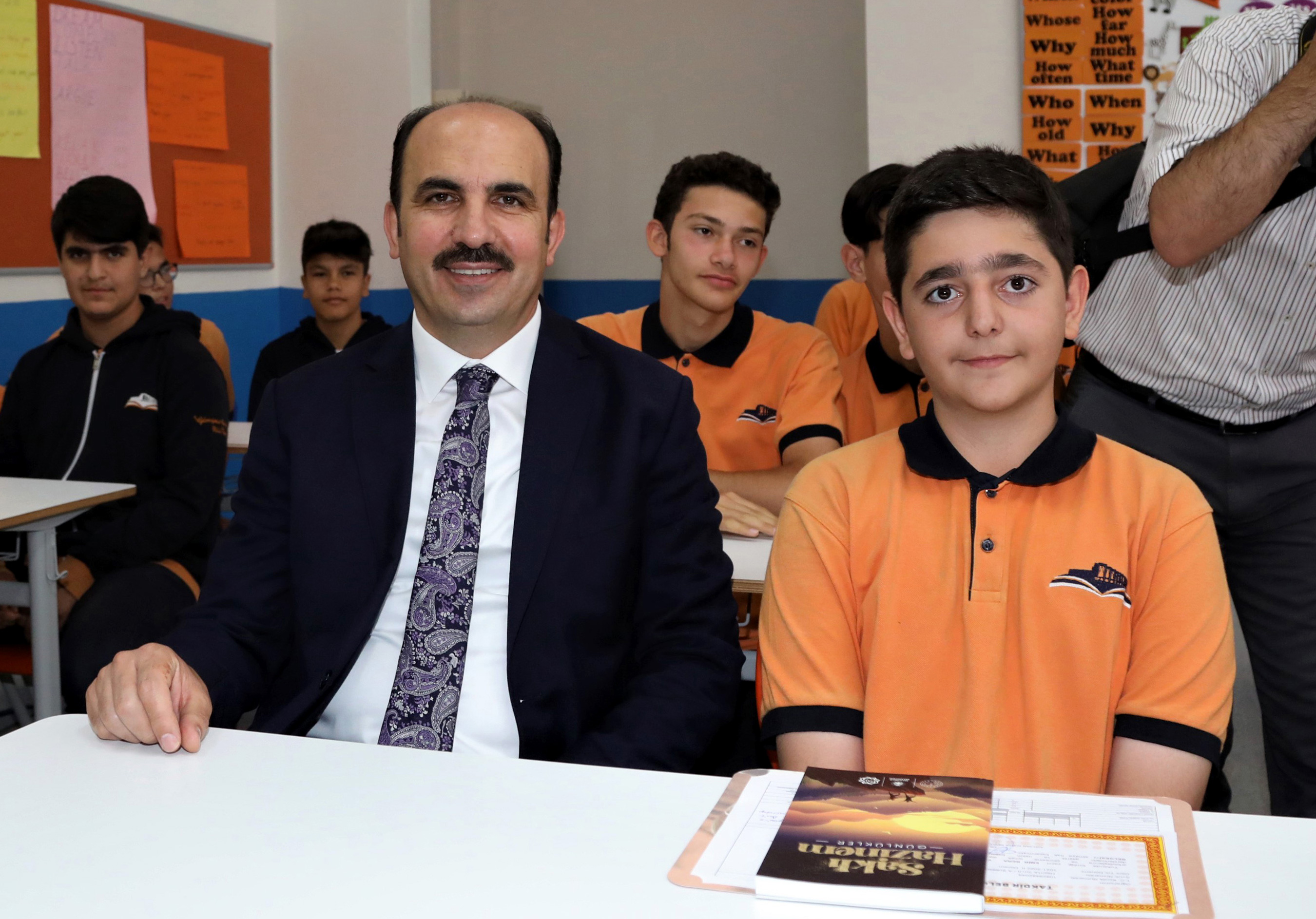 Başkan Altay Öğrencilerin Karne Heyecanına Ortak Oldu