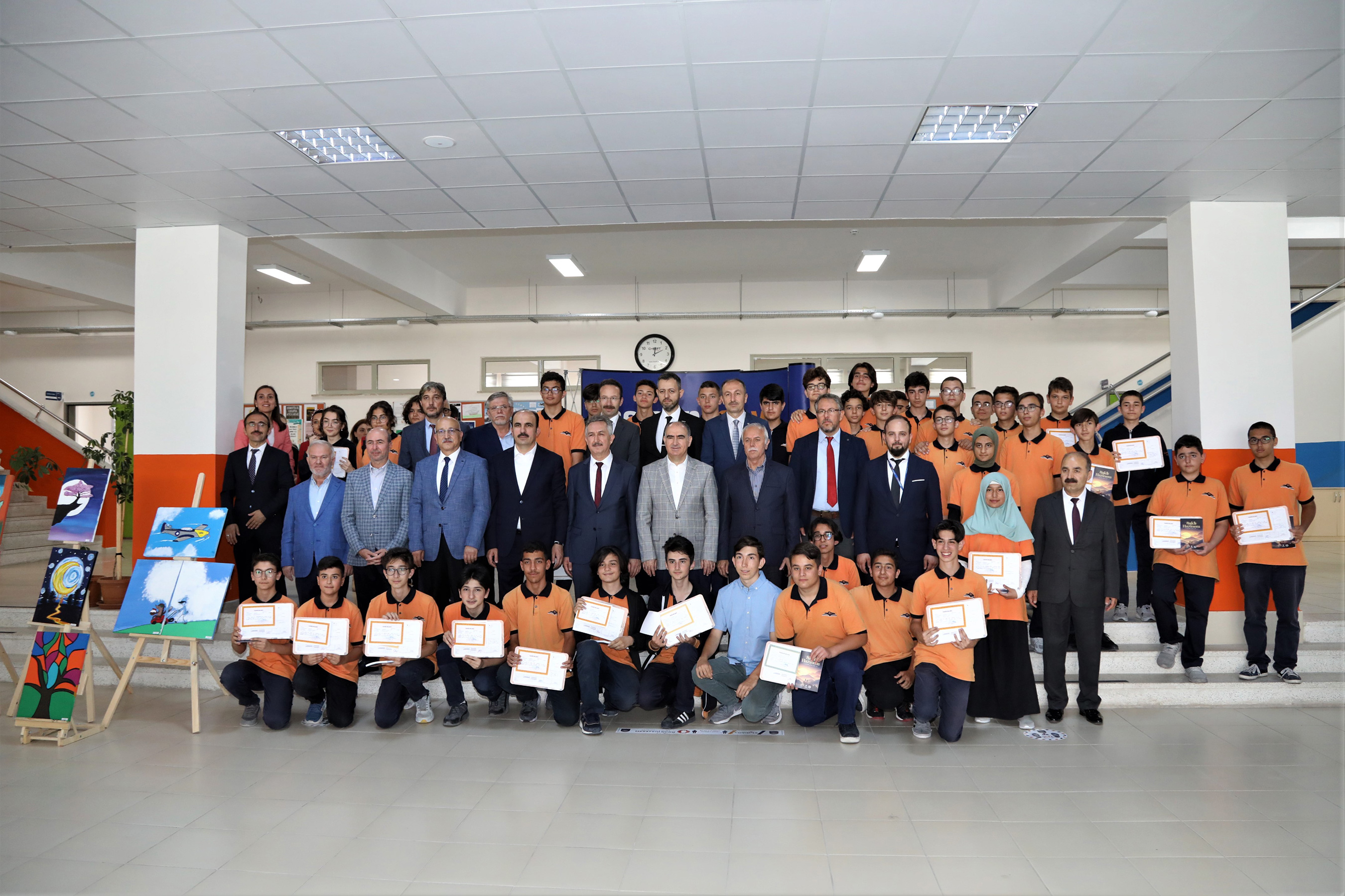 Başkan Altay Öğrencilerin Karne Heyecanına Ortak Oldu