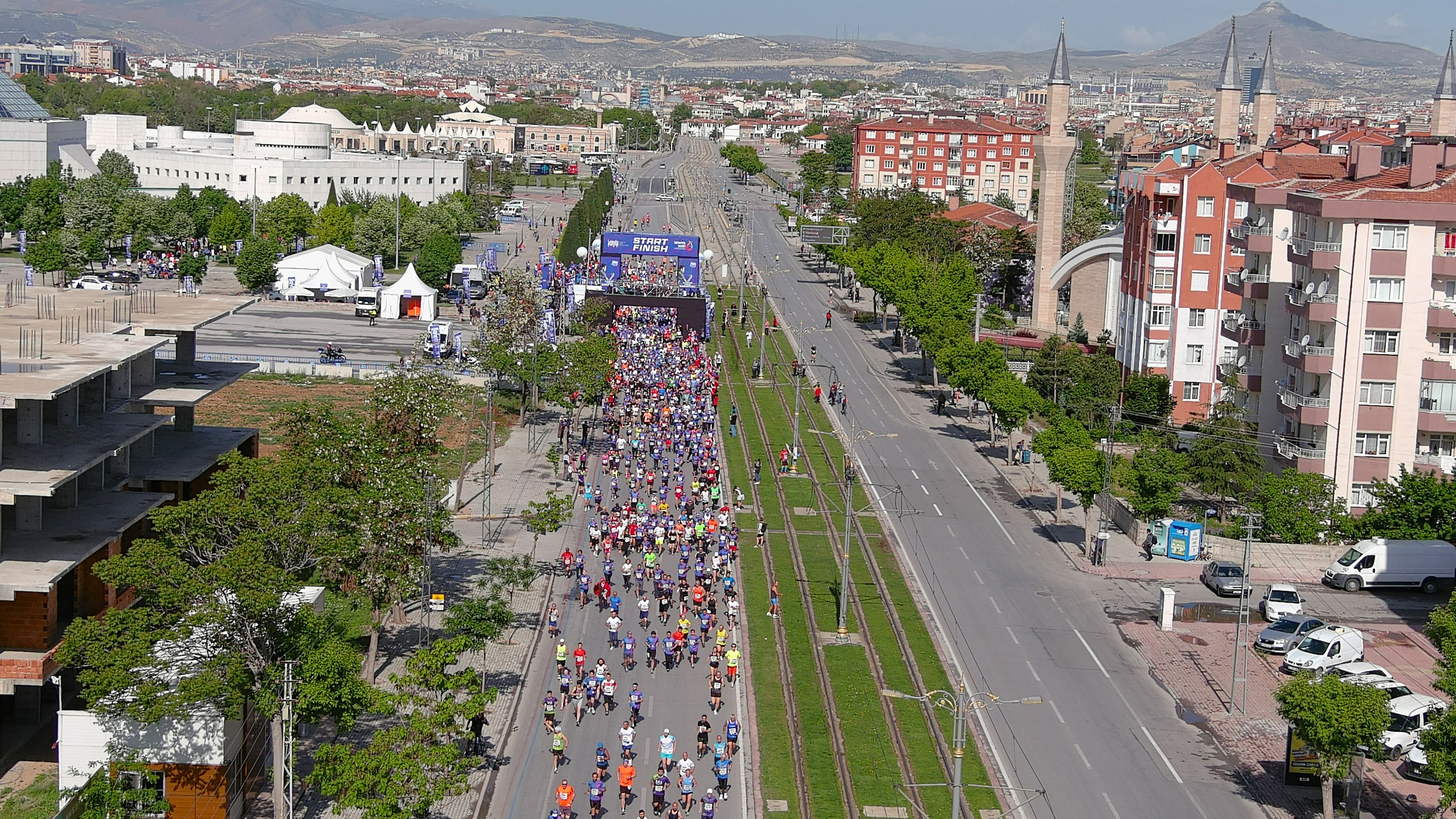 Konya'da Binlerce Sporcunun Katılımıyla Yarı Maraton Coşkusu Yaşandı 