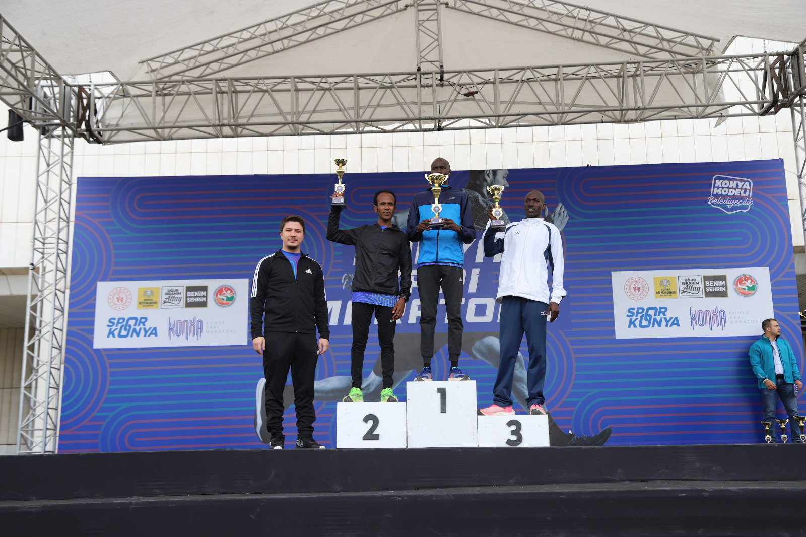 Konya'da Binlerce Sporcunun Katılımıyla Yarı Maraton Coşkusu Yaşandı 