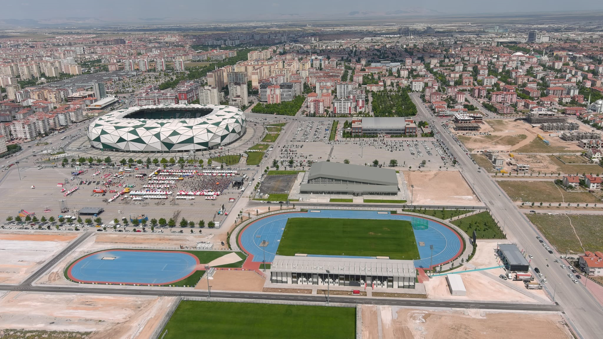 Konya'ya Dünya Standartlarında Atletizm Pistinin Açılışı Yapıldı
