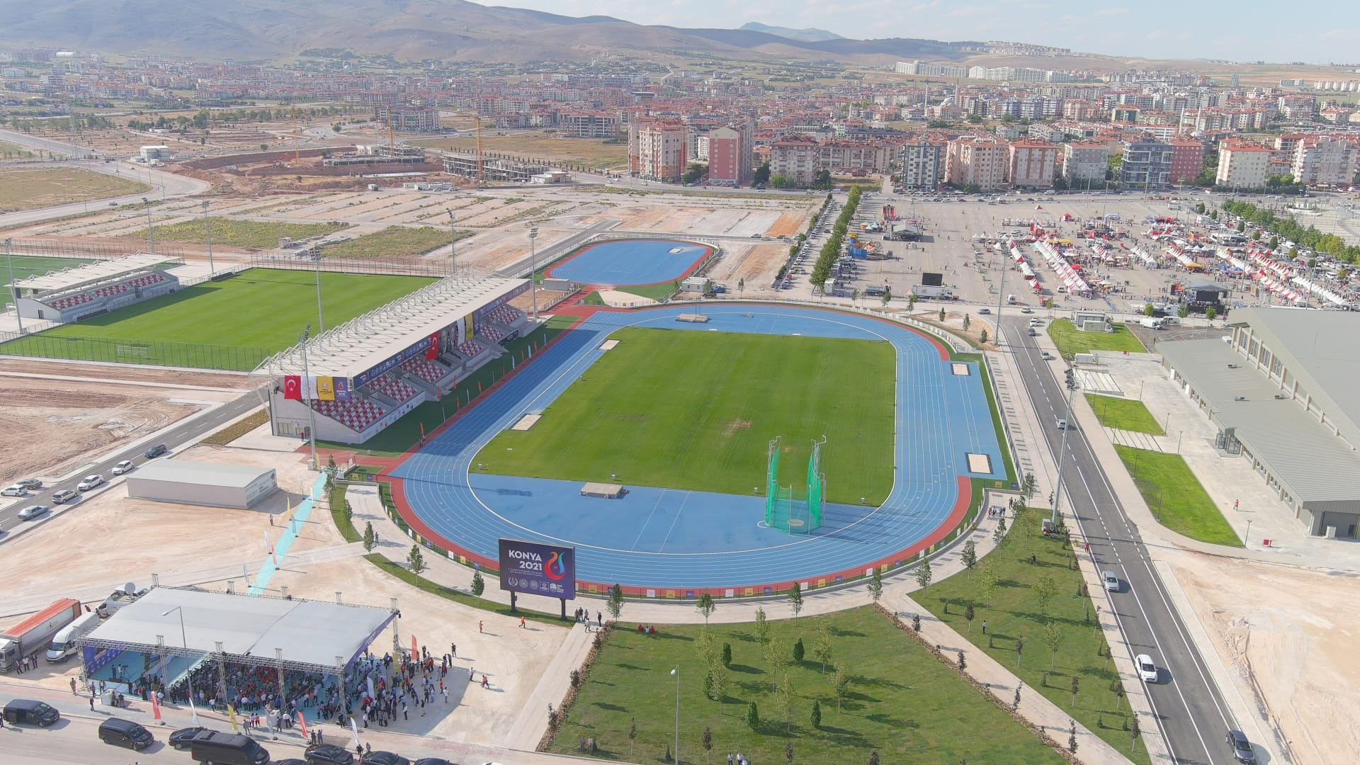 Konya'ya Dünya Standartlarında Atletizm Pistinin Açılışı Yapıldı