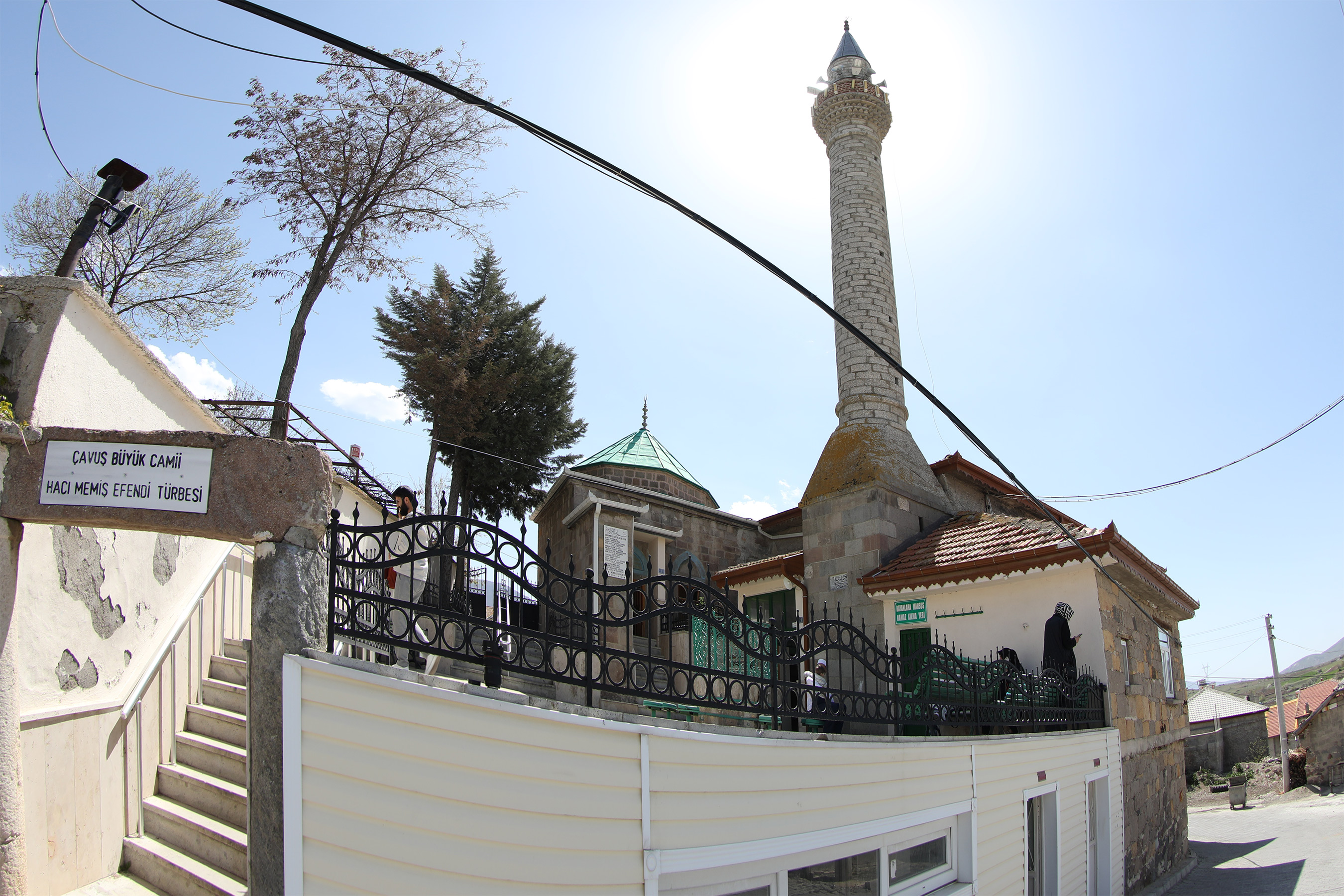 Şeyh Memiş Efendi Türbesi Sandukasının Yeni Örtüsü KOMEK'ten