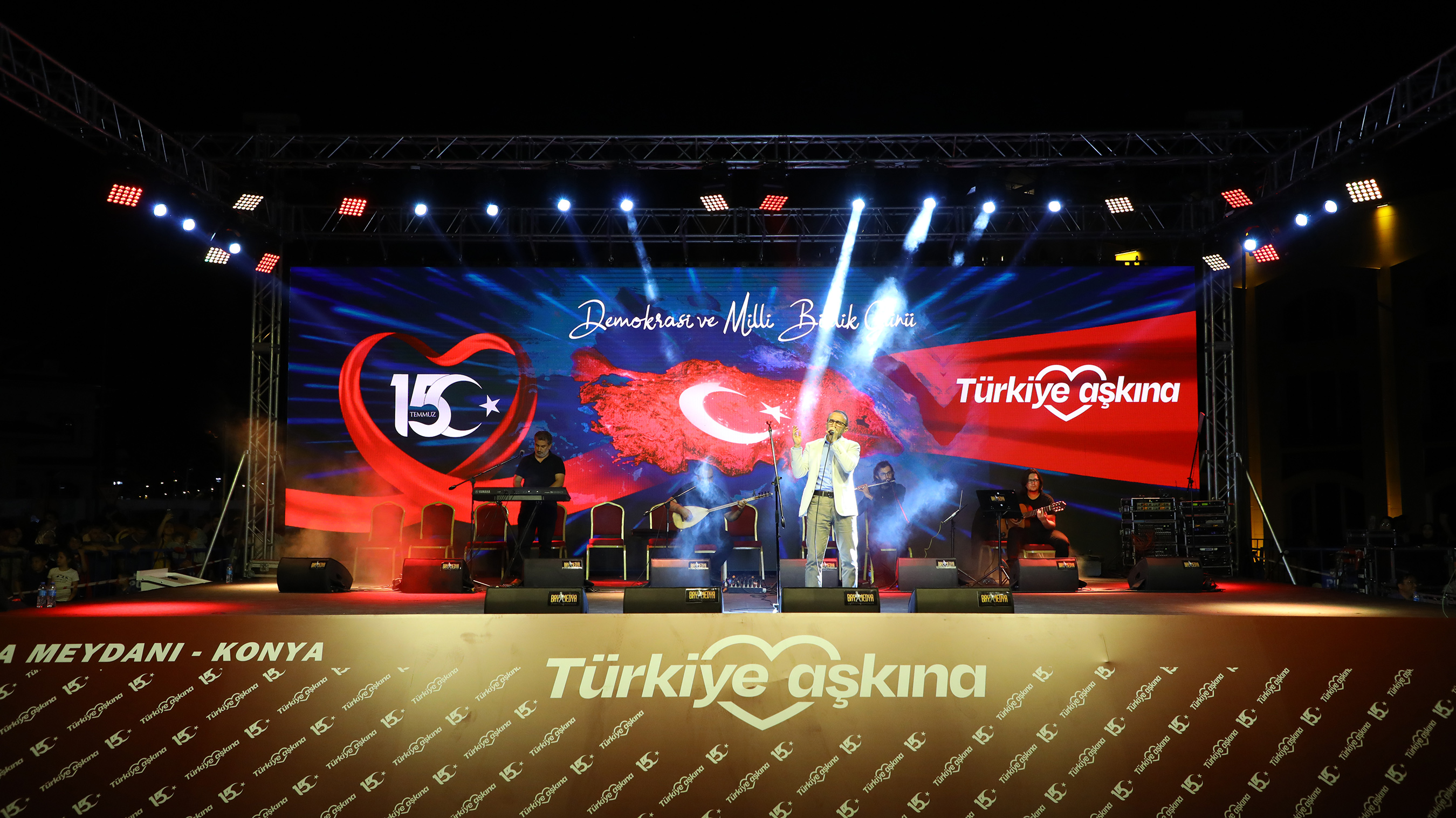15 Temmuz'un 6. Yılında Konyalılar Mevlana Meydanı'nı Doldurdu