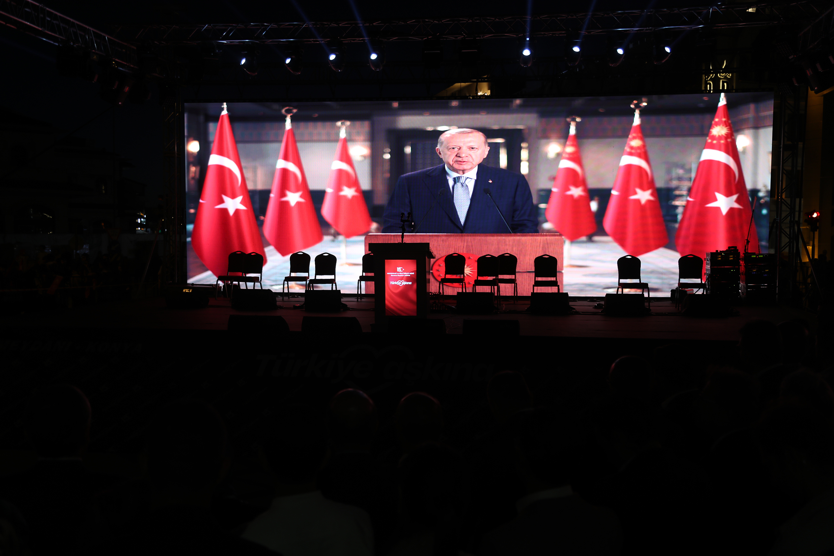 15 Temmuz'un 6. Yılında Konyalılar Mevlana Meydanı'nı Doldurdu