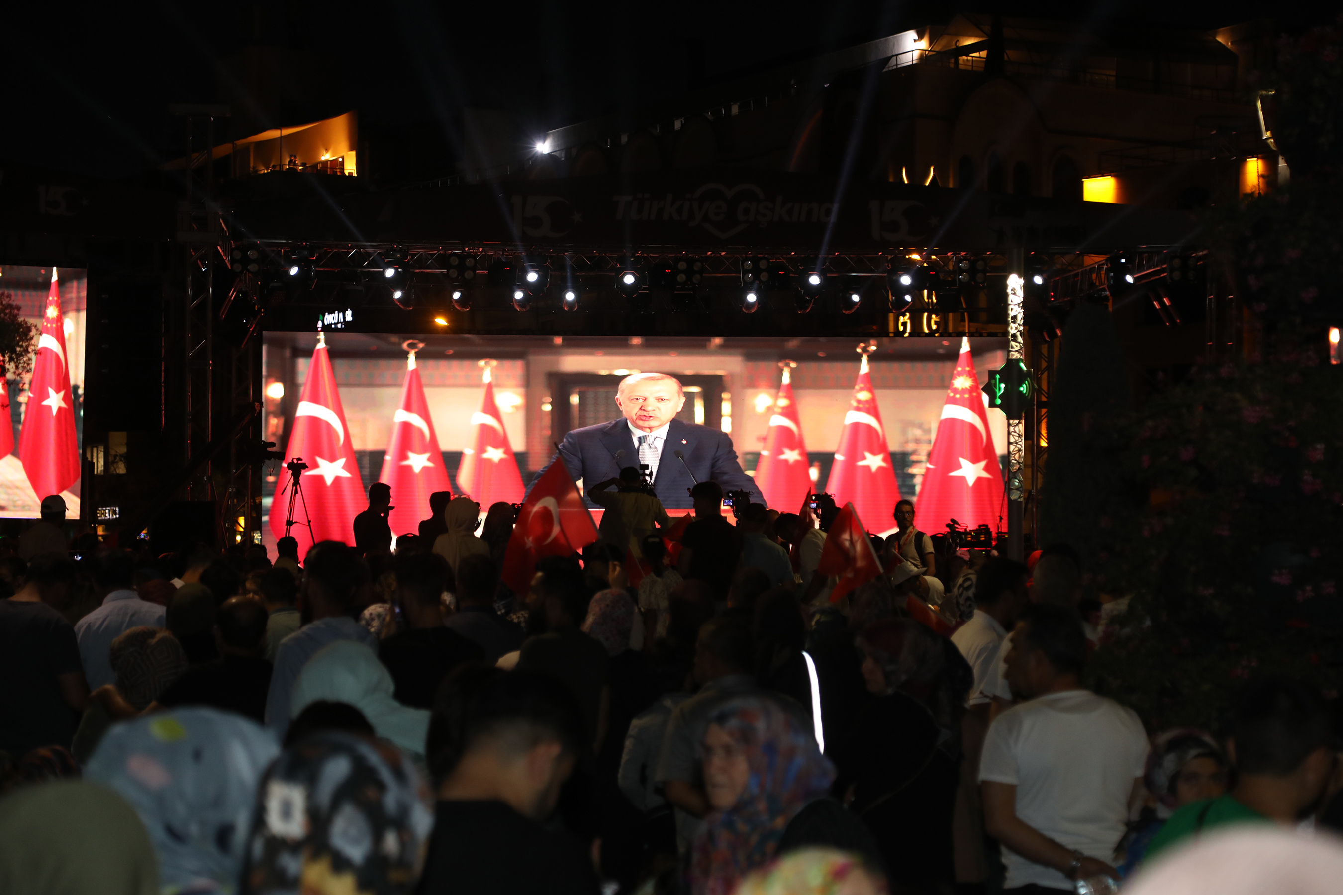 15 Temmuz'un 6. Yılında Konyalılar Mevlana Meydanı'nı Doldurdu