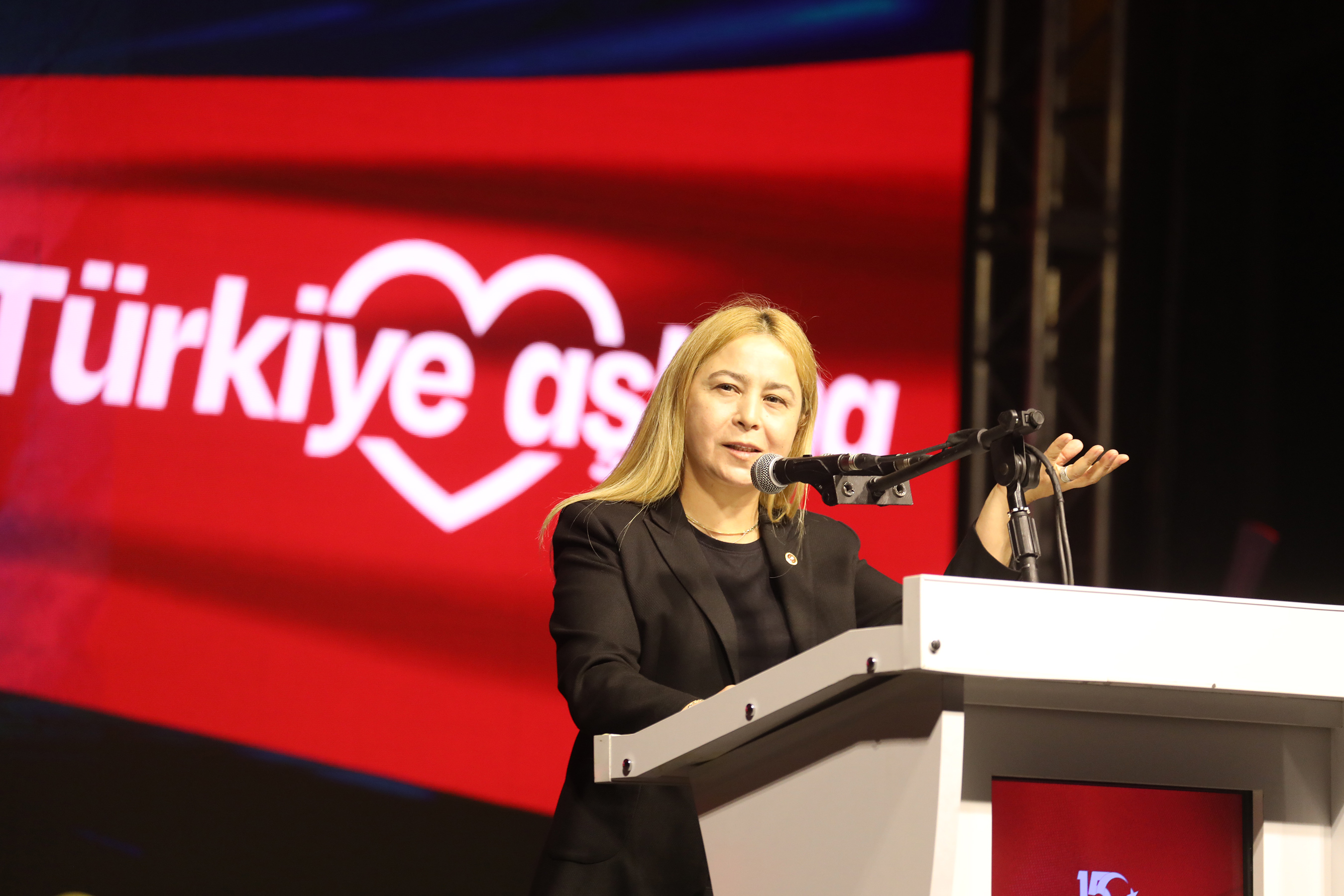 15 Temmuz'un 6. Yılında Konyalılar Mevlana Meydanı'nı Doldurdu