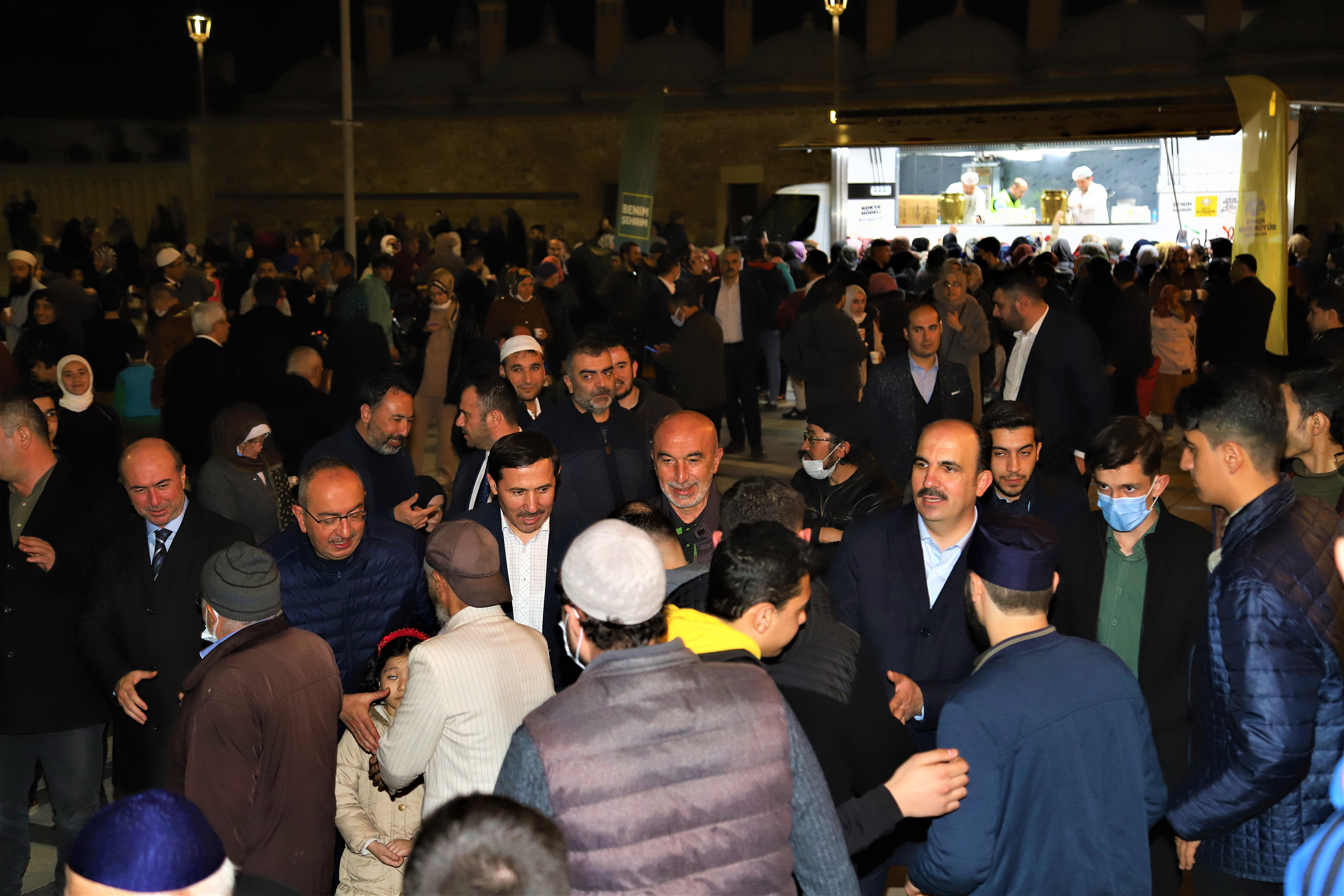 Konya'da İlk Teravih Coşkusu Yaşandı