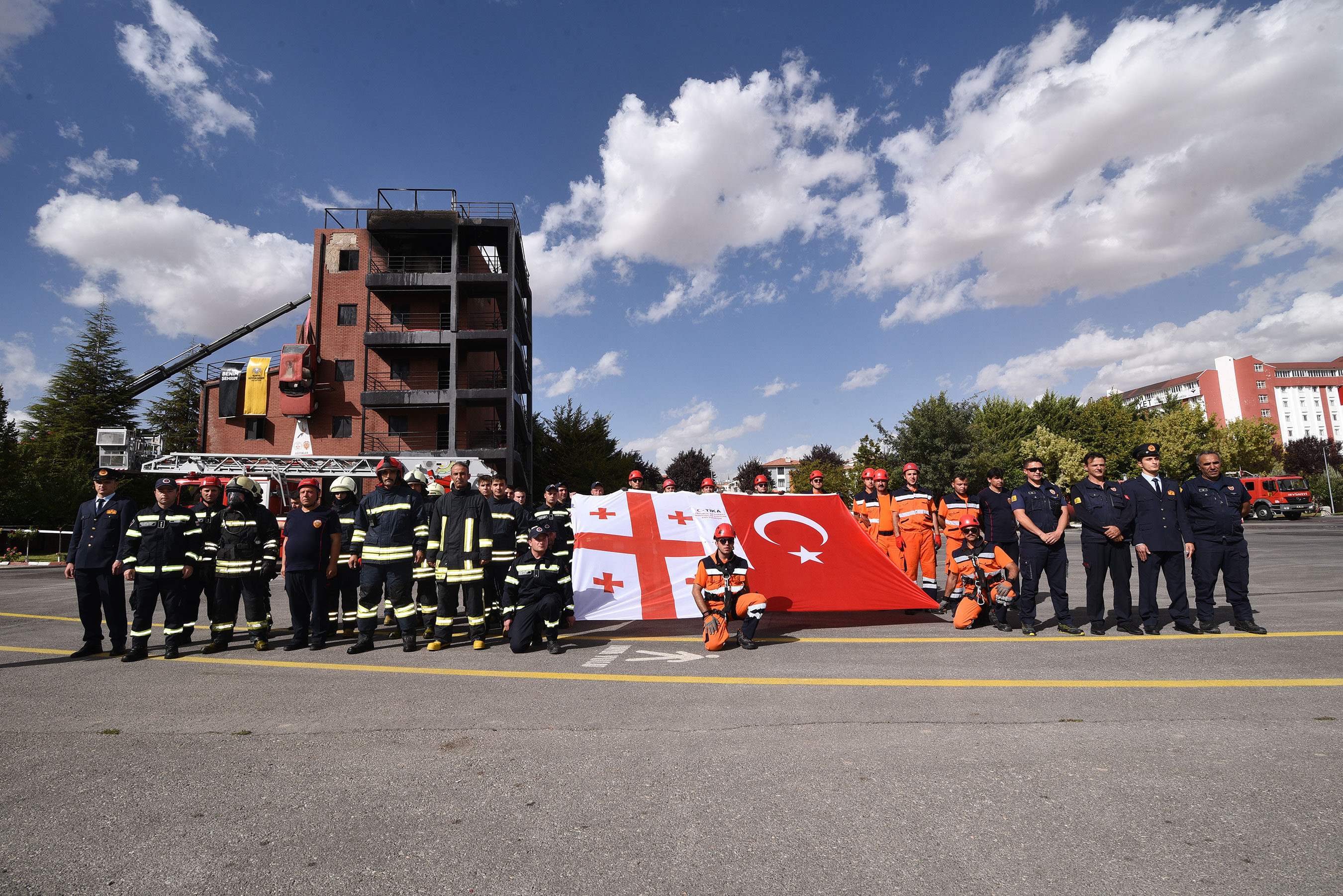 Başkan Altay: 'Konya İtfaiyesi Dünyaya Model Çalışmalar Yapıyor'
