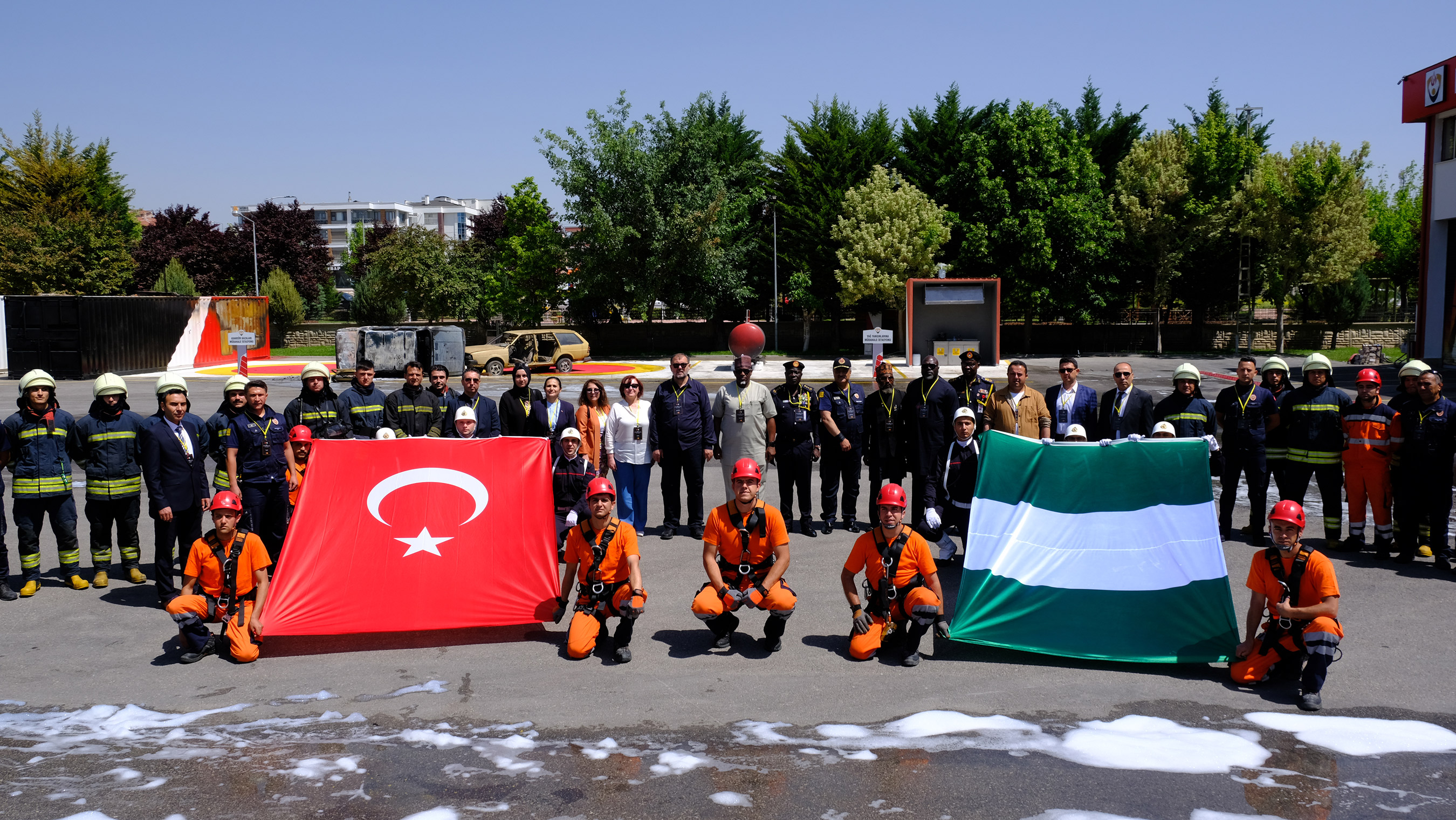 Konya Büyükşehir İtfaiyesi Nijeryalı İtfaiyecileri Eğitiyor