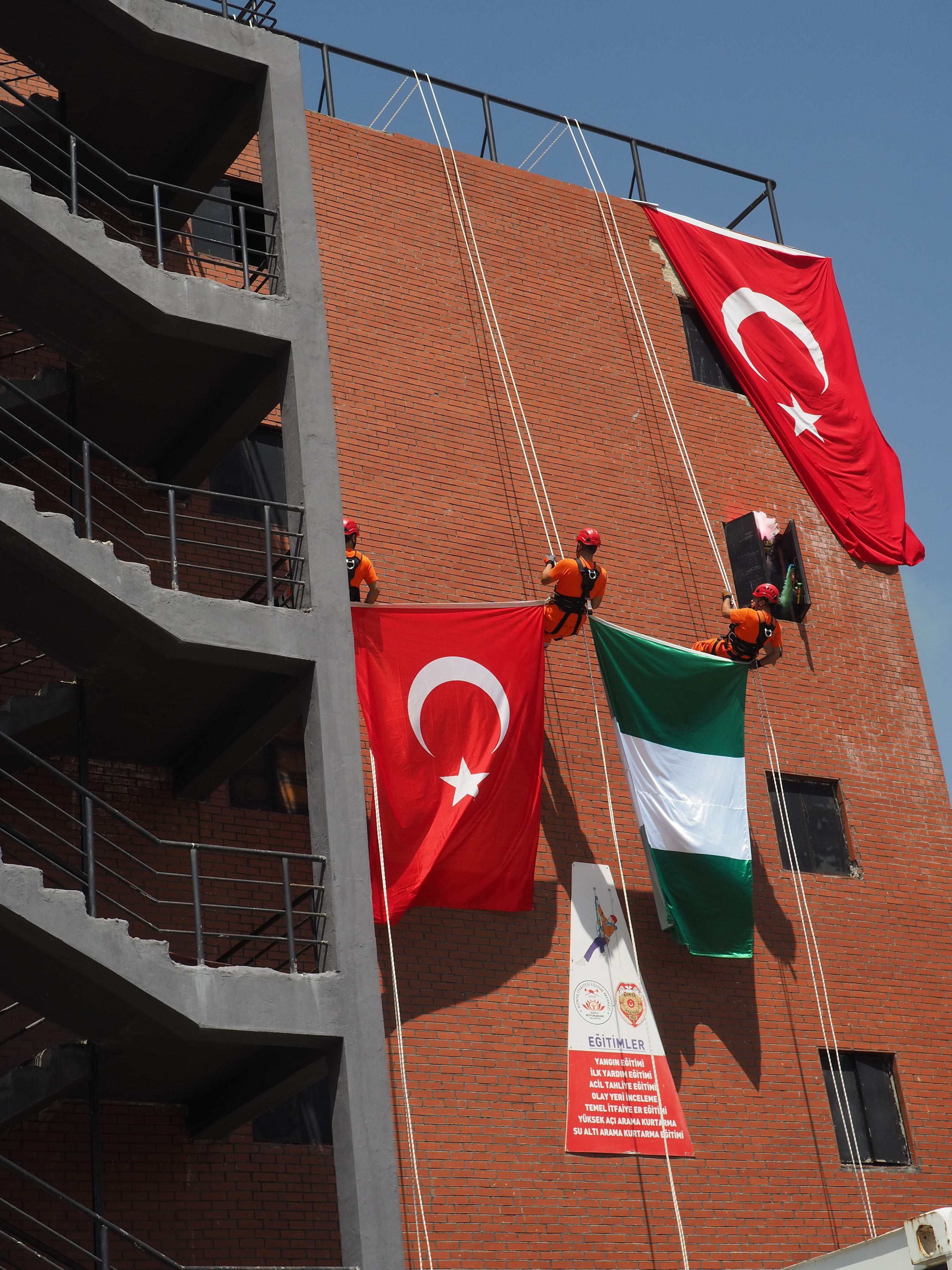 Konya Büyükşehir İtfaiyesi Nijeryalı İtfaiyecileri Eğitiyor