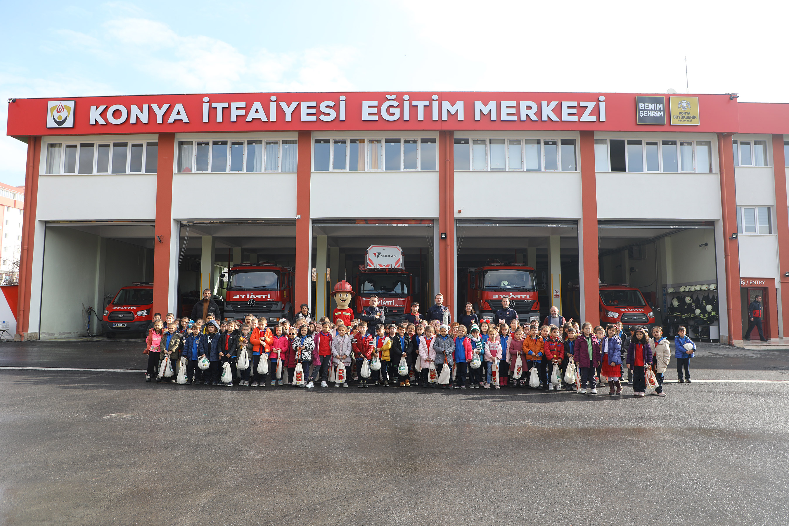 Minik Öğrenciler Konya İtfaiyesi'nde Yangın Bilinci Kazanıyor