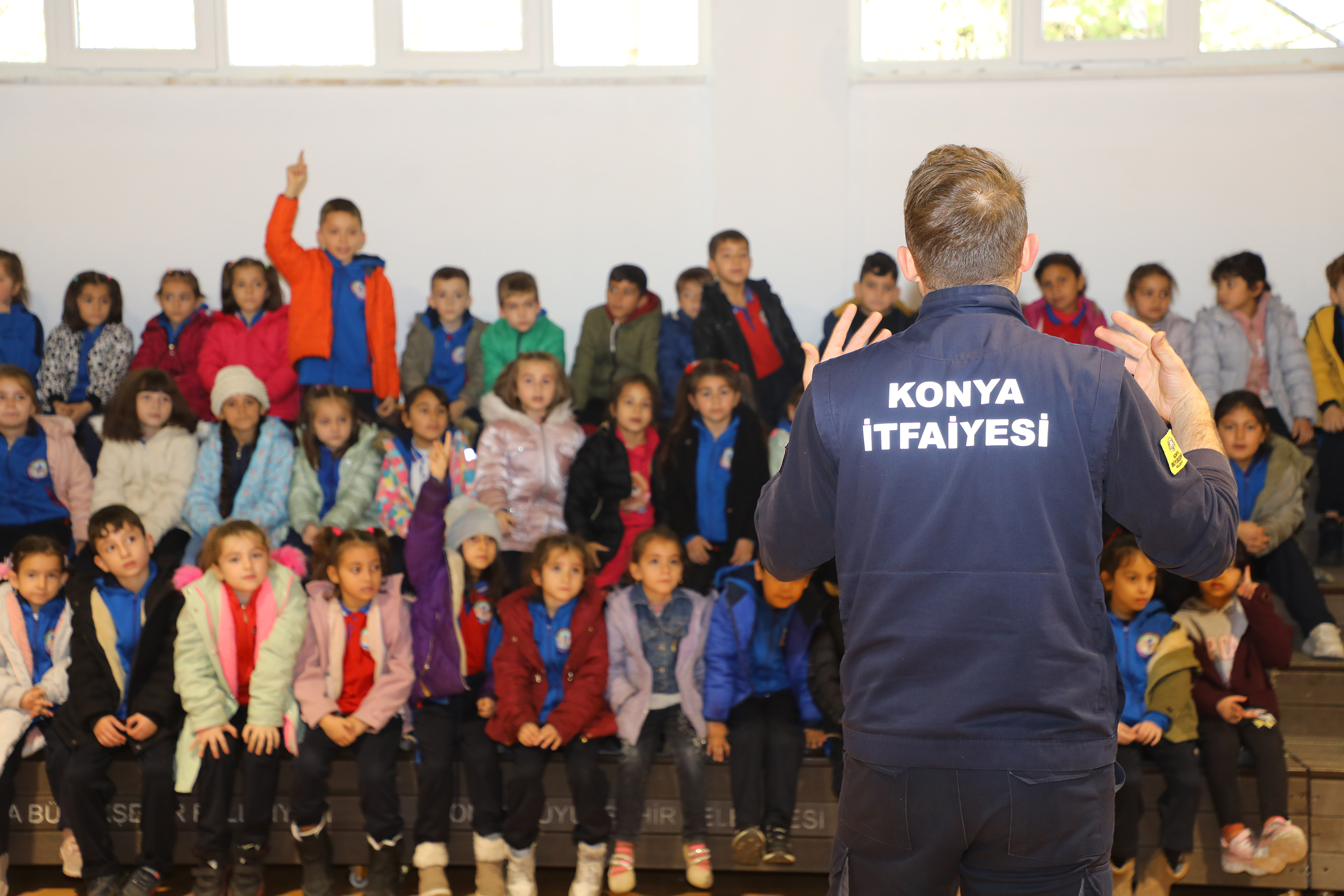 Minik Öğrenciler Konya İtfaiyesi'nde Yangın Bilinci Kazanıyor