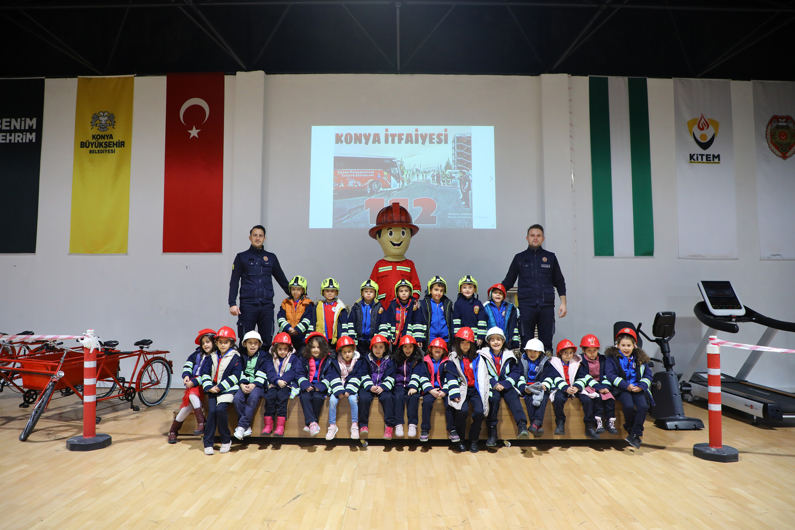 Minik Öğrenciler Konya İtfaiyesi'nde Yangın Bilinci Kazanıyor