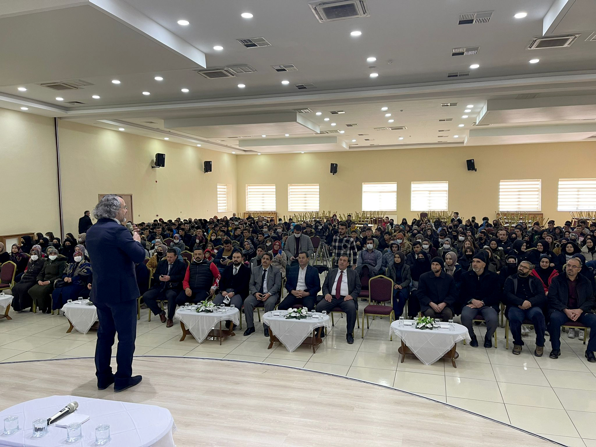 İlçelerdeki Şehir Konferanslarına Sıtkı Aslanhan Ve Alişan Kapaklıkaya Konuk Oldu