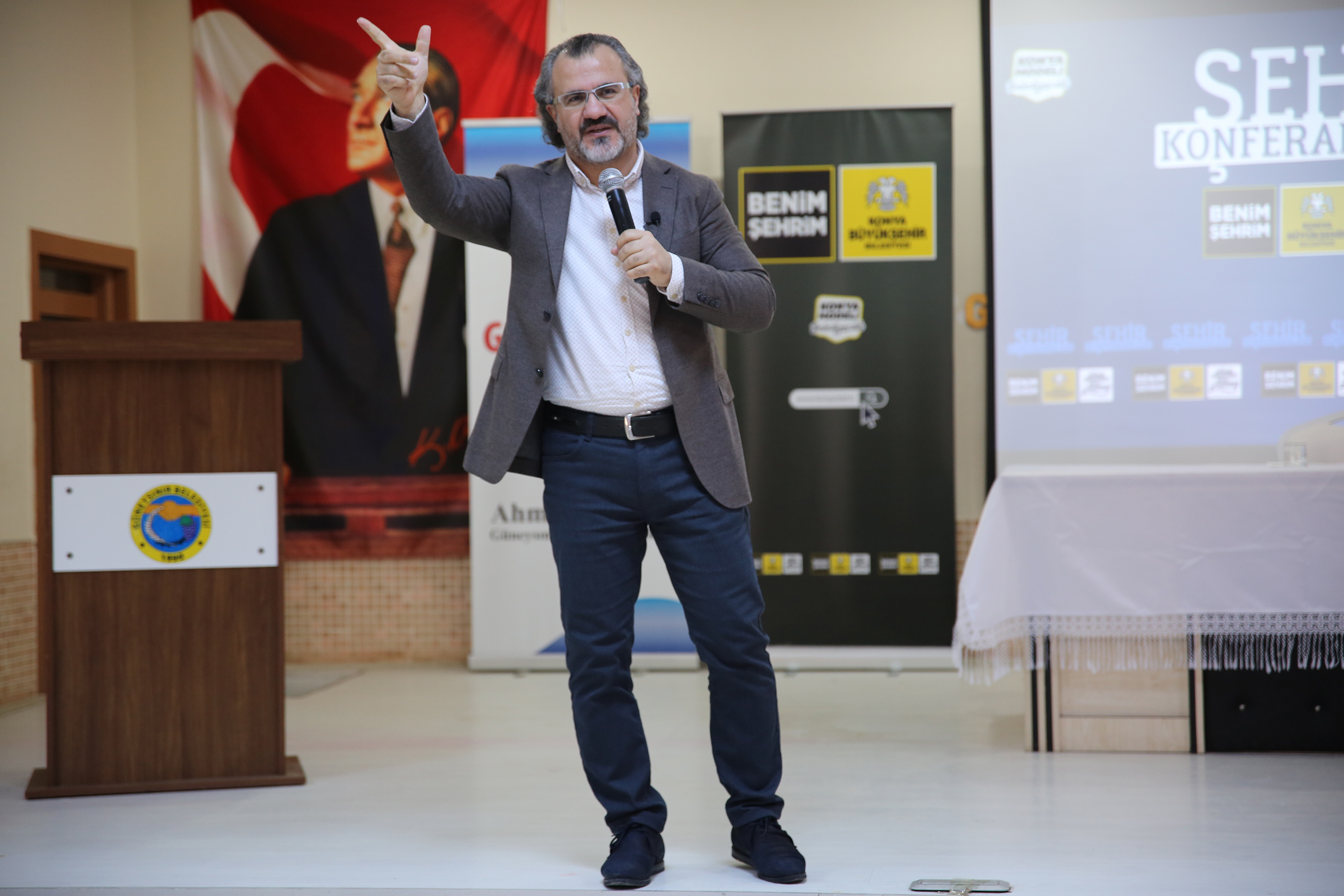İlçelerdeki Şehir Konferanslarına Sıtkı Aslanhan Ve Alişan Kapaklıkaya Konuk Oldu