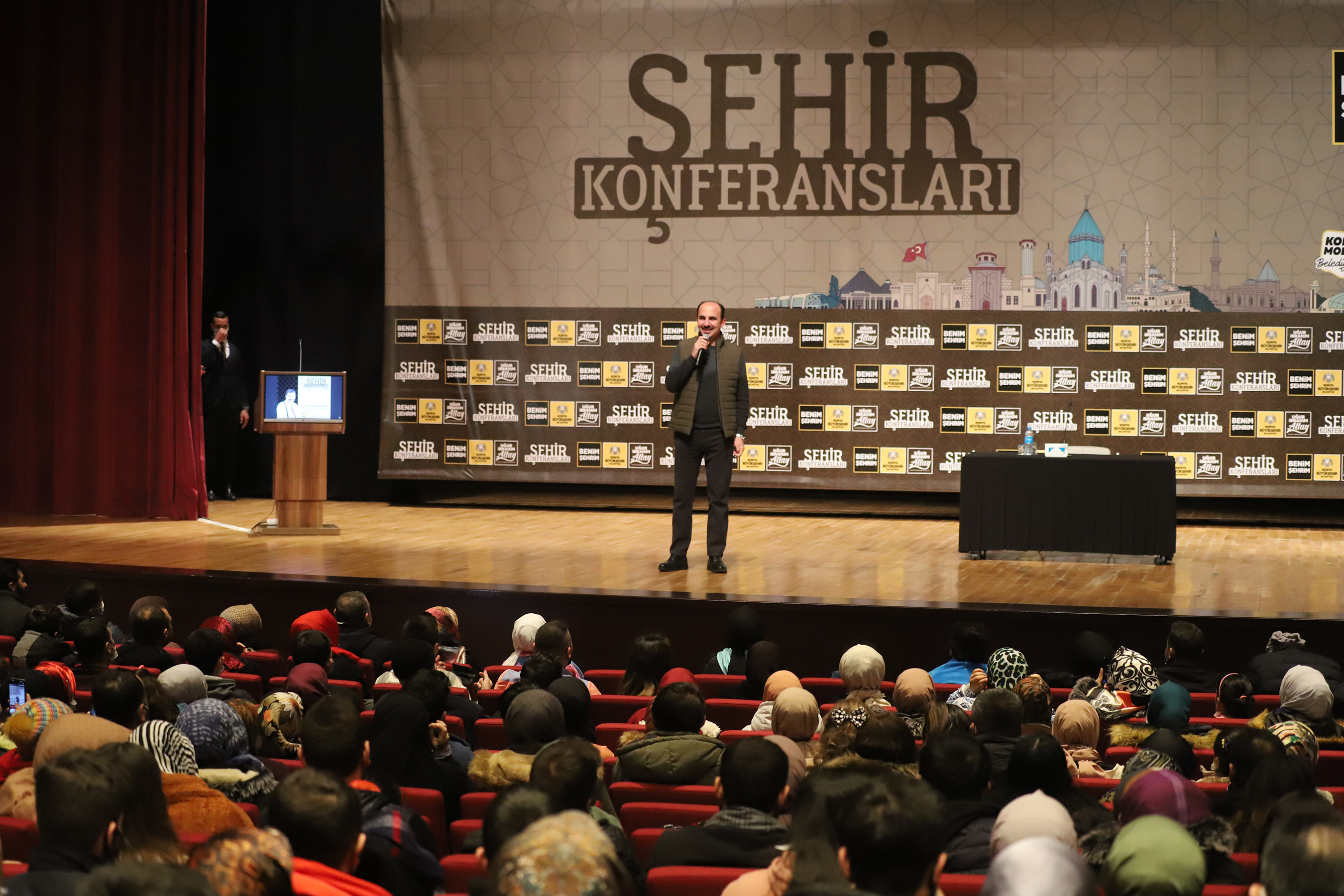 Şehir Konferanslarının Konuğu Hayati İnanç Oldu