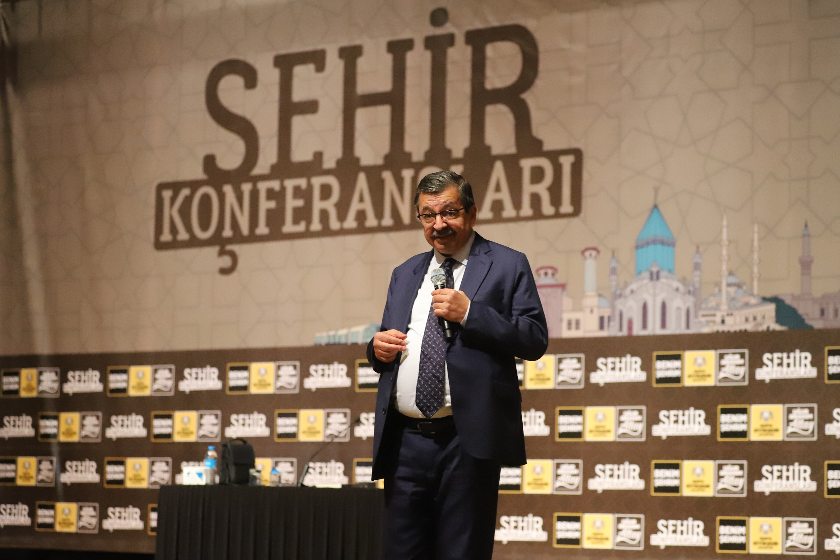 Şehir Konferanslarının Konuğu Hayati İnanç Oldu