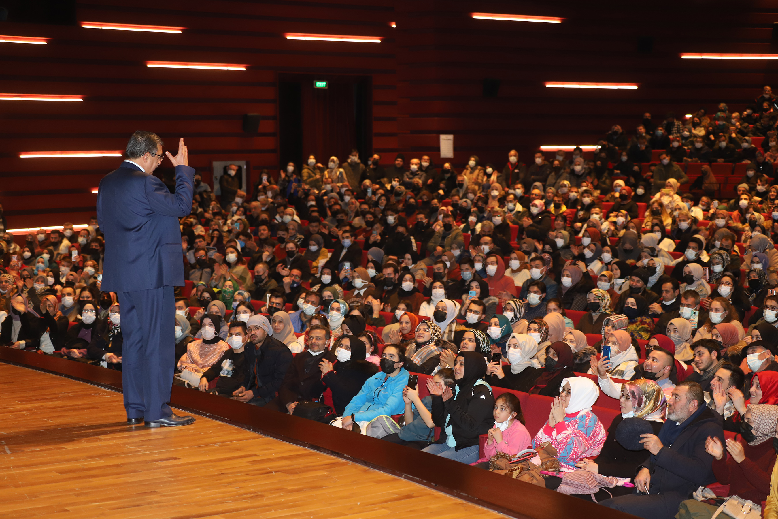 Şehir Konferanslarının Konuğu Hayati İnanç Oldu