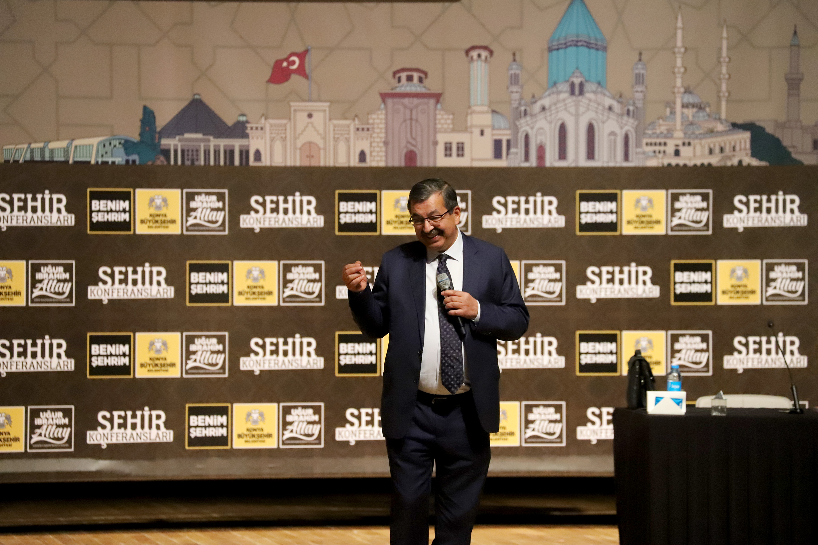 Şehir Konferanslarının Konuğu Hayati İnanç Oldu