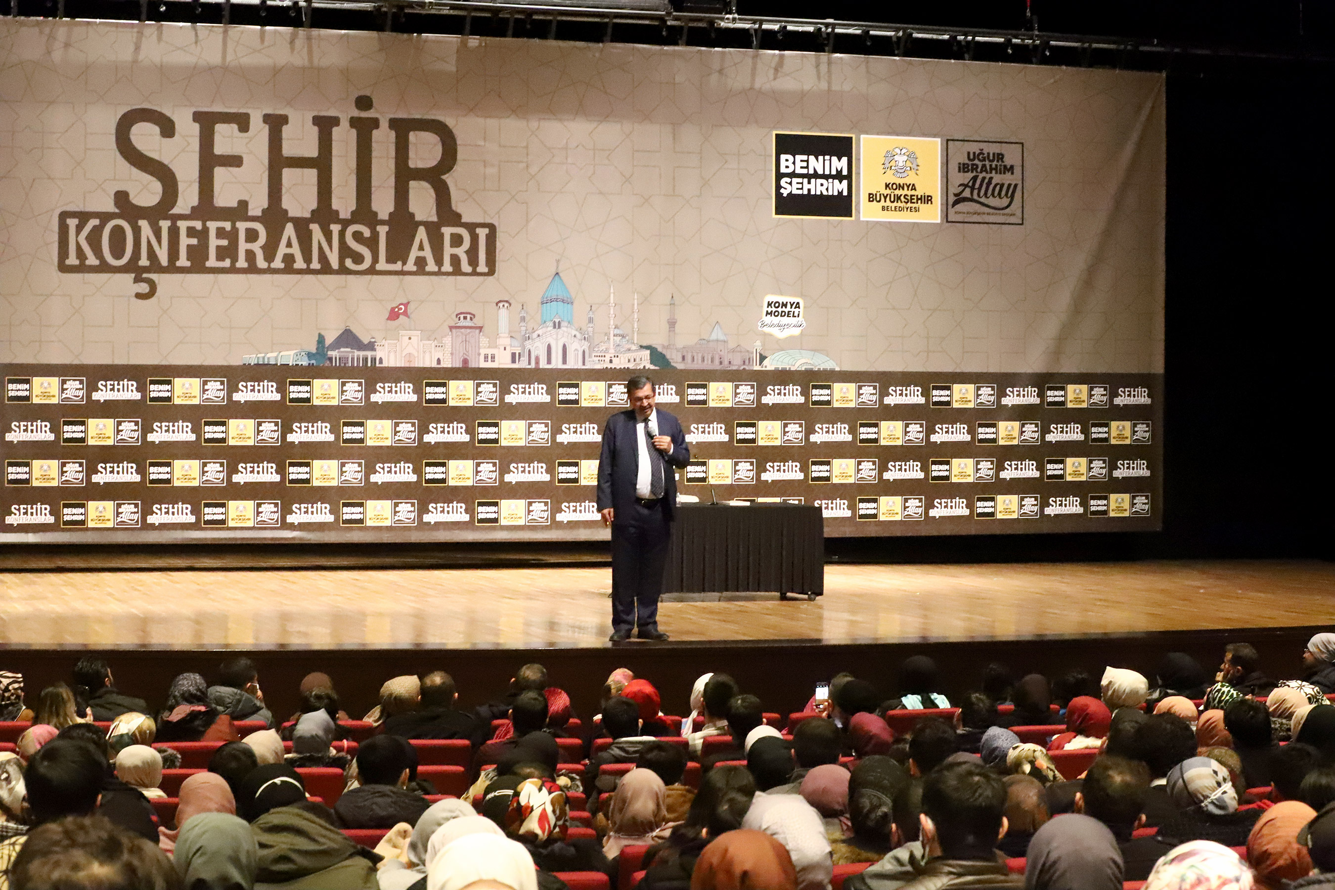 Şehir Konferanslarının Konuğu Hayati İnanç Oldu