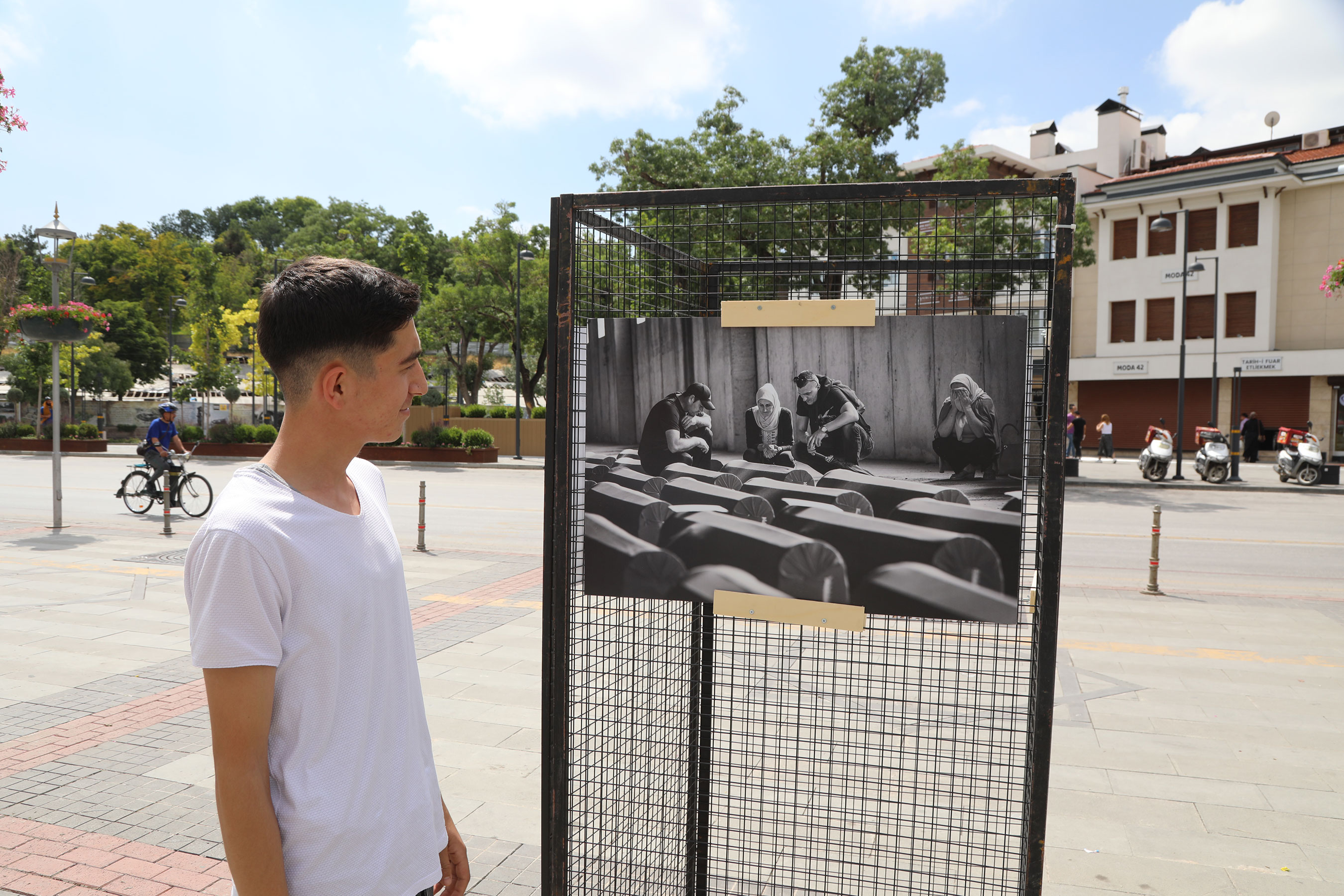Konya Büyükşehir Srebrenitsa Şehitlerini Anmak İçin Fotoğraf Sergisi Açtı