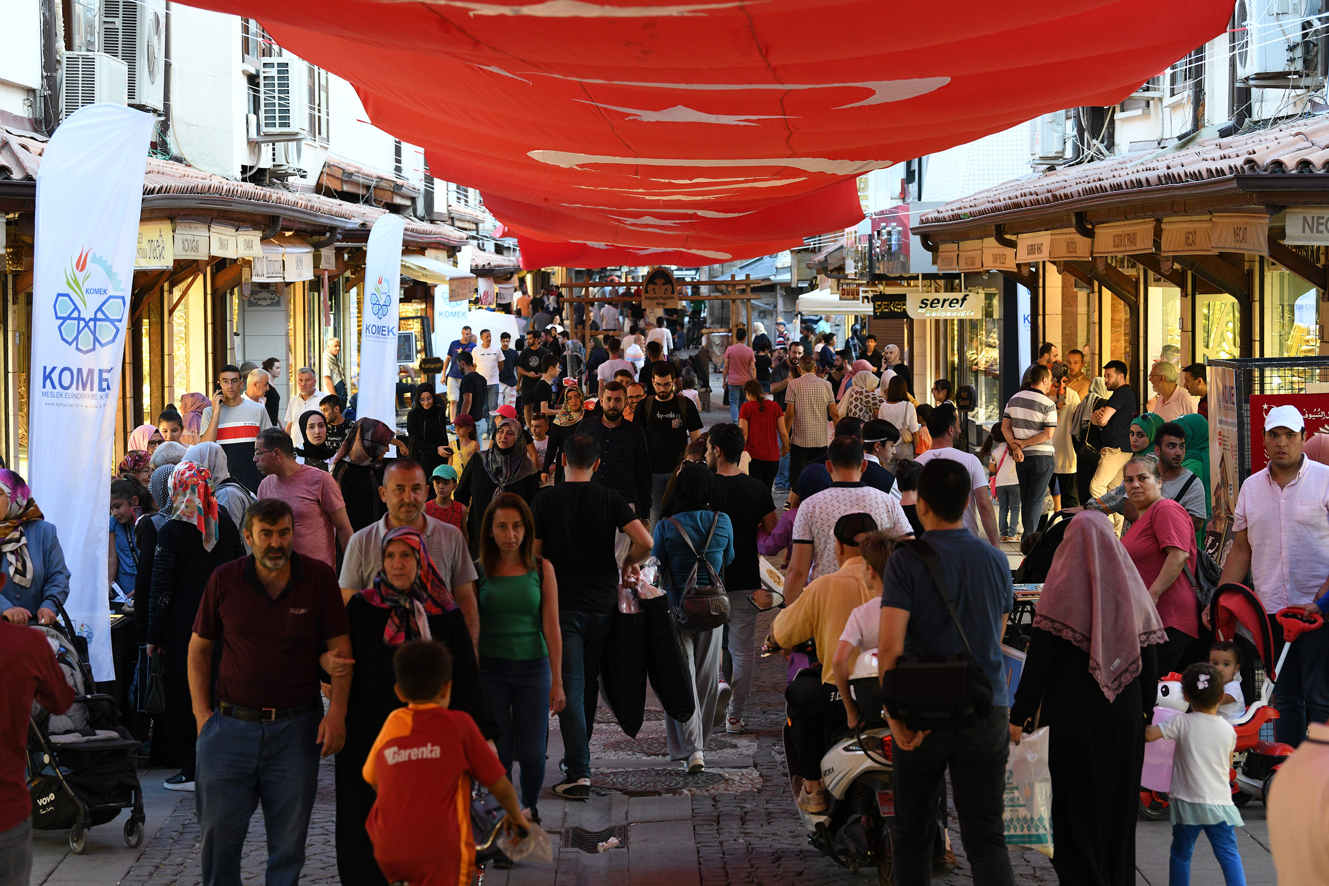 'Tarihi Bedesten Alışveriş Günleri' On Binlerce Misafiri Ağırladı