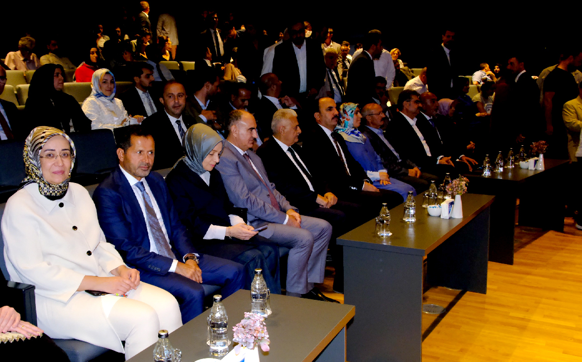 İskender Pala'nın Yazdığı 'Nizamülmülk' Oyununun Galası Binali Yıldırım'ın Katılımıyla Yapıldı