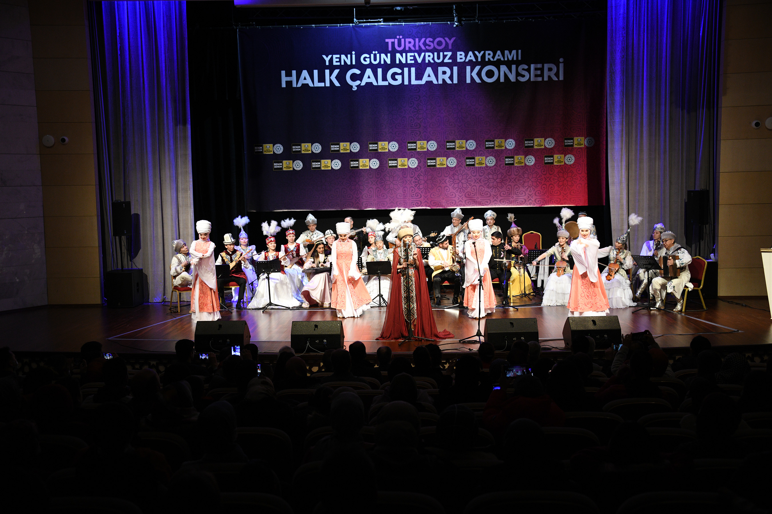 Konya'da Türk Dünyası Müzikleri Yankılandı
