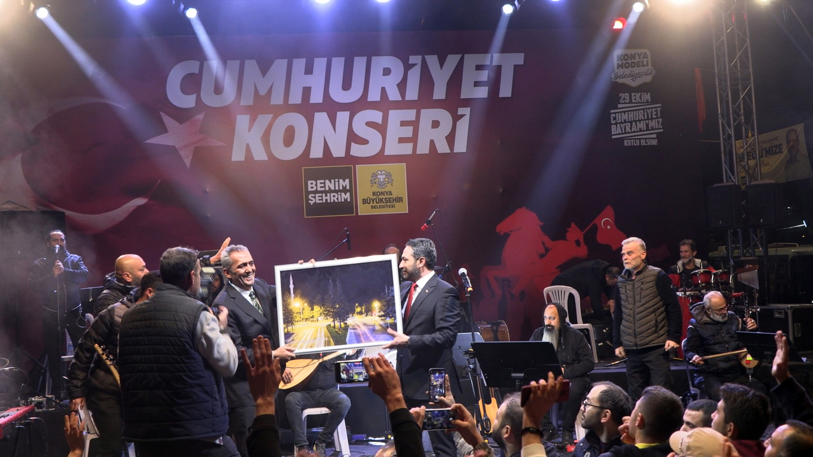 Konya Büyükşehir Akşehir ve Ereğli'de Cumhuriyet Konserleri Düzenledi 