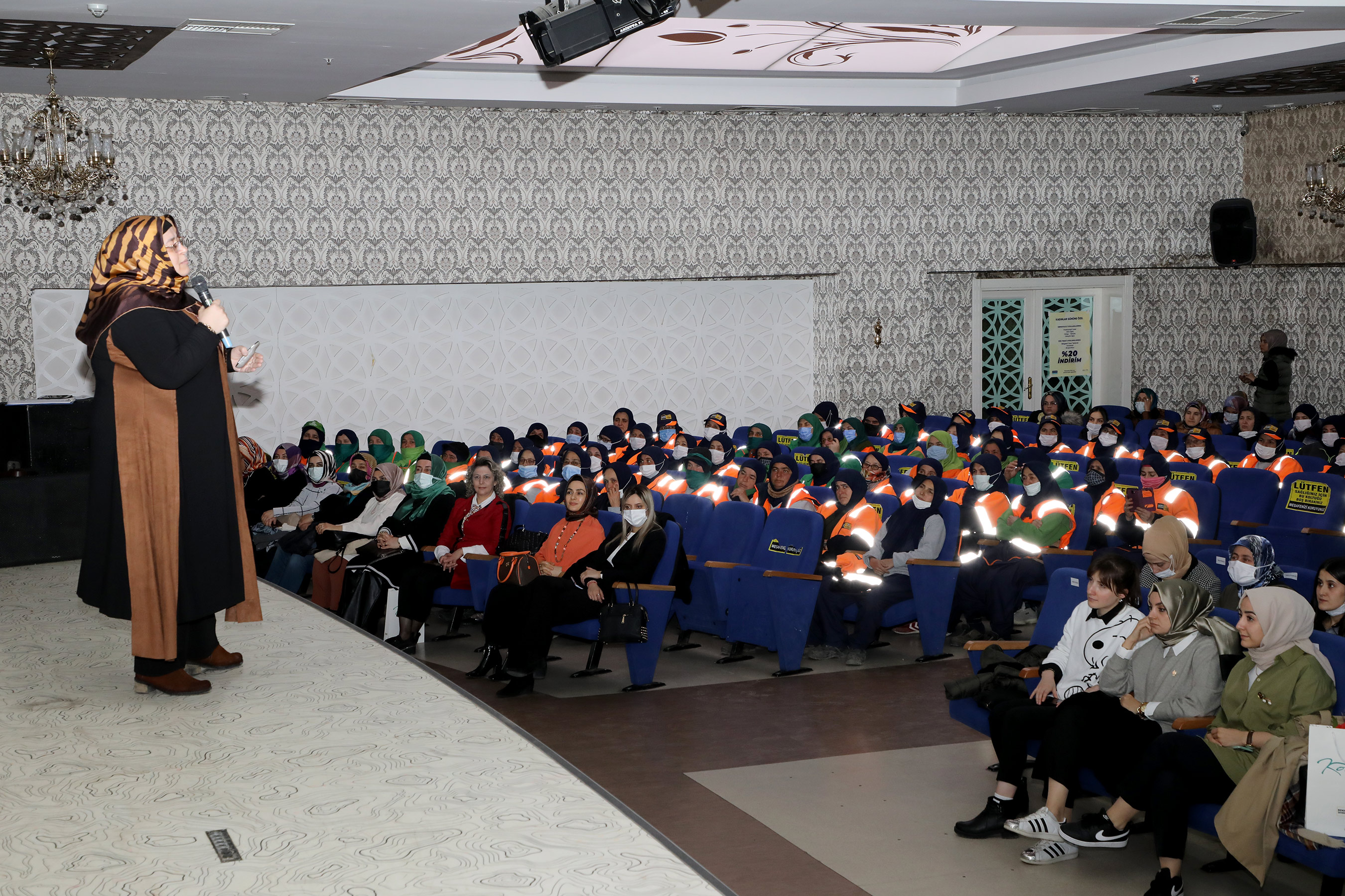 Büyükşehir'den Kadın Personele 8 Mart Programı