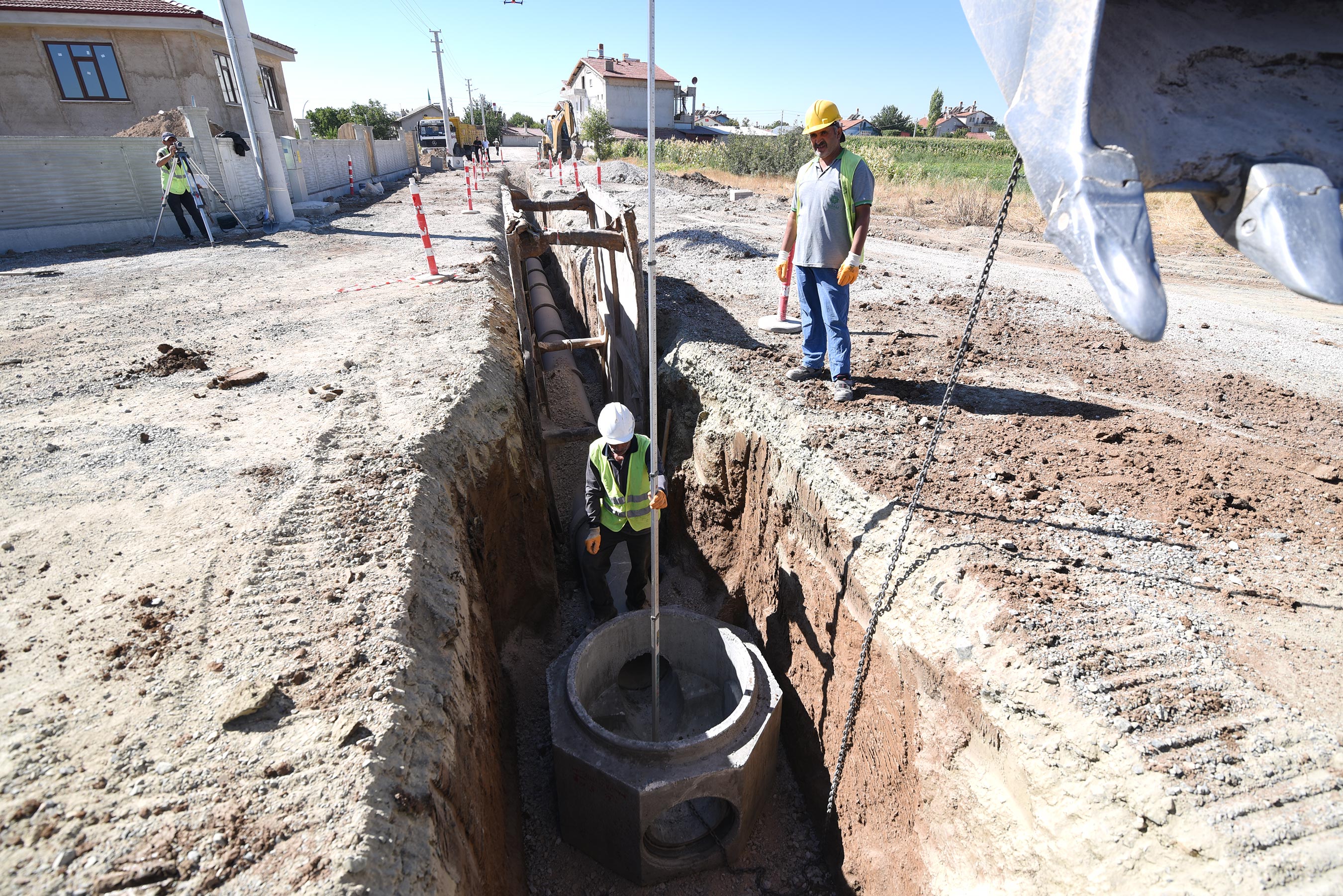 Konya Büyükşehir'in Merkez ve İlçelerde Altyapı Seferberliği Sürüyor 