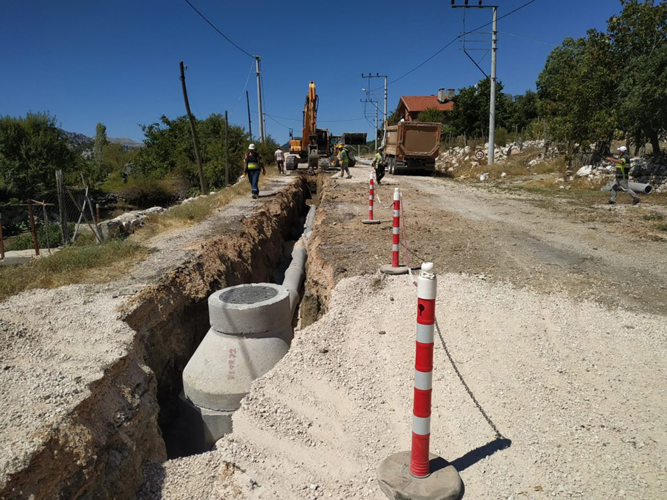 Konya Büyükşehir'in Merkez ve İlçelerde Altyapı Seferberliği Sürüyor 
