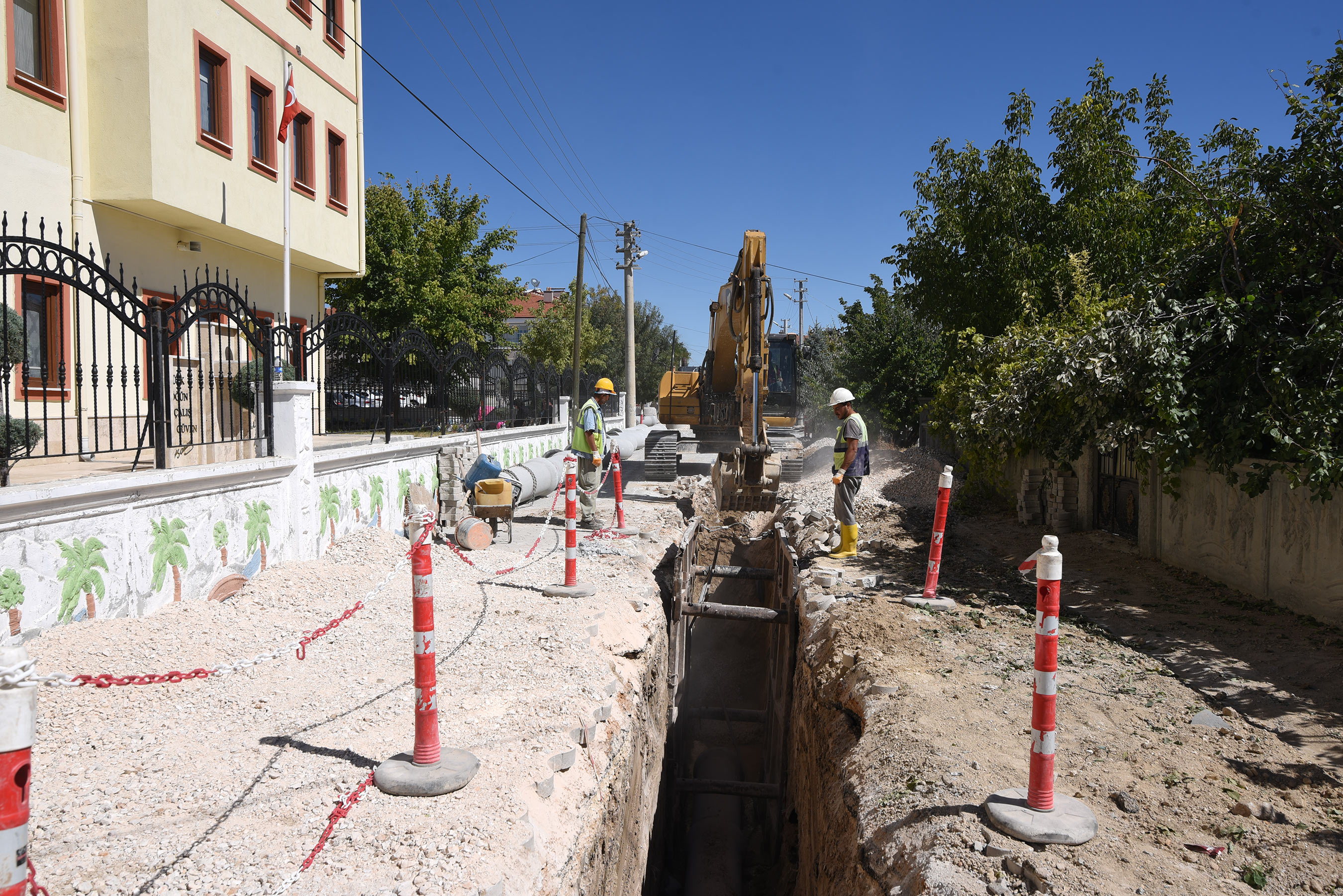 Konya Büyükşehir'in Merkez ve İlçelerde Altyapı Seferberliği Sürüyor 
